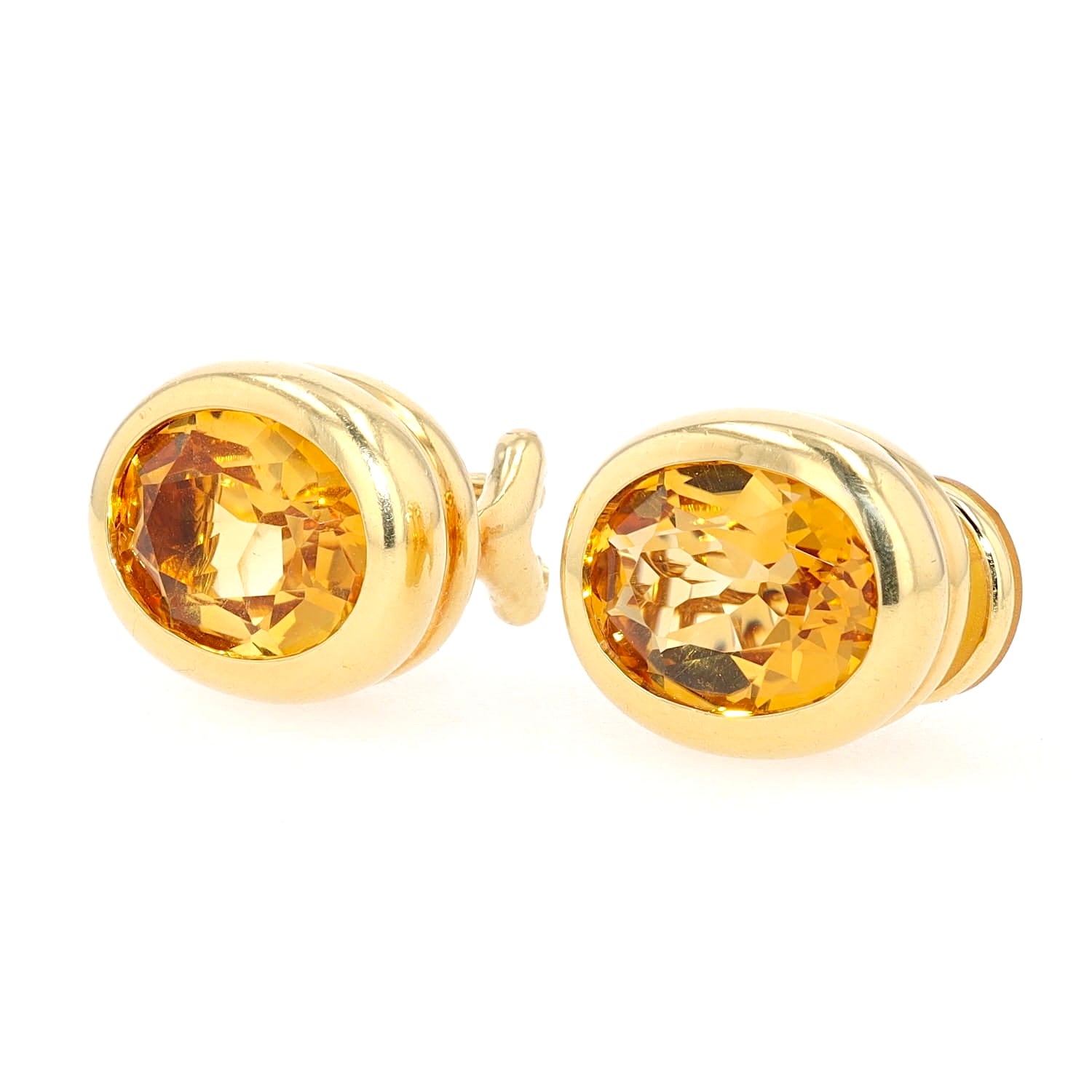 Pair of ear clips in 750 yellow gold with citrines, turned horizontally to the left