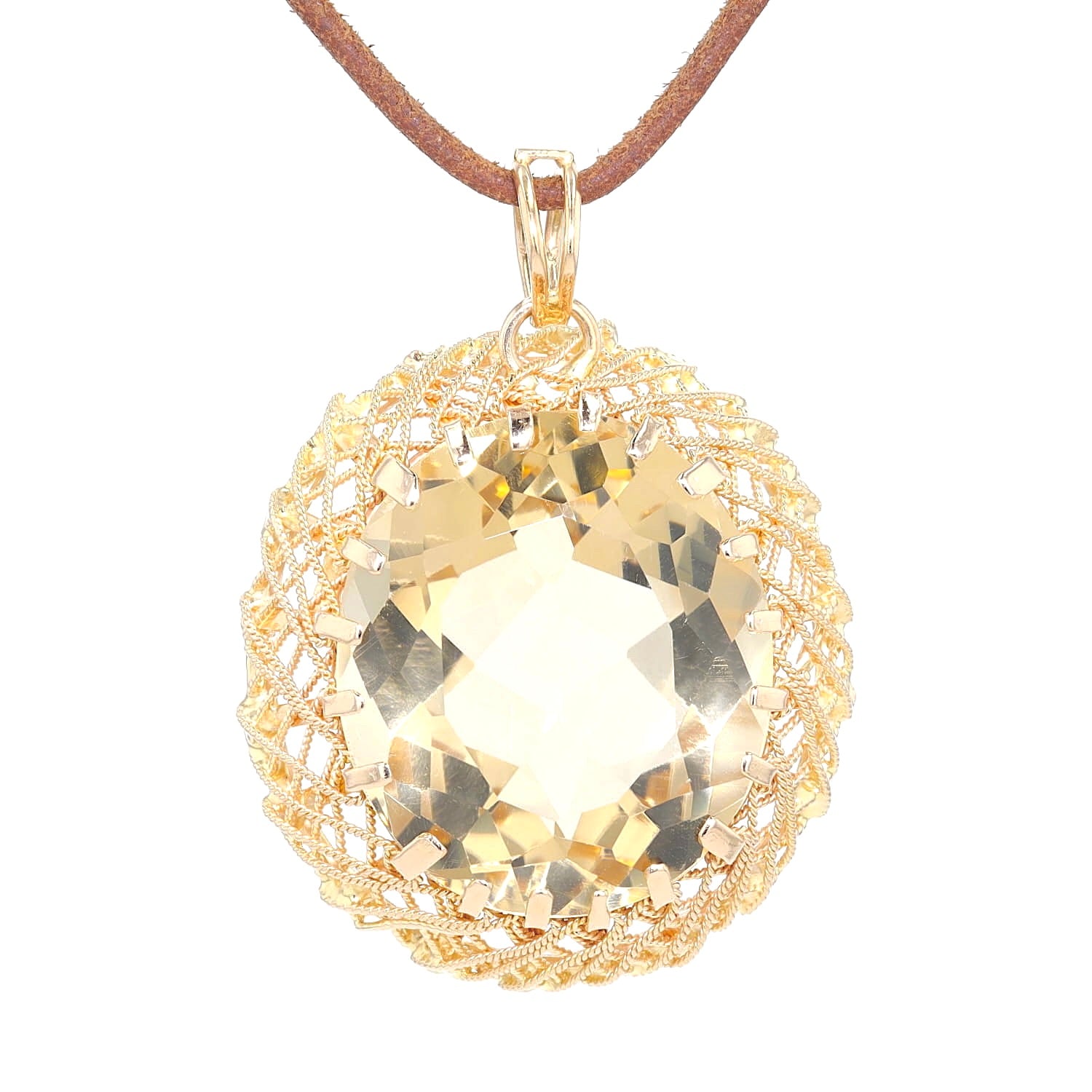 Vintage pendant in 750 yellow gold with a large citrine, hanging frontally