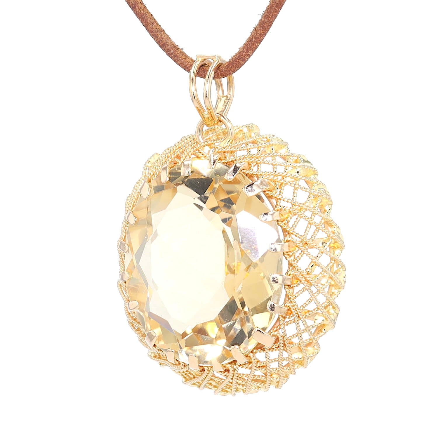 Vintage pendant in 750 yellow gold with a large citrine, hanging, turned to the left