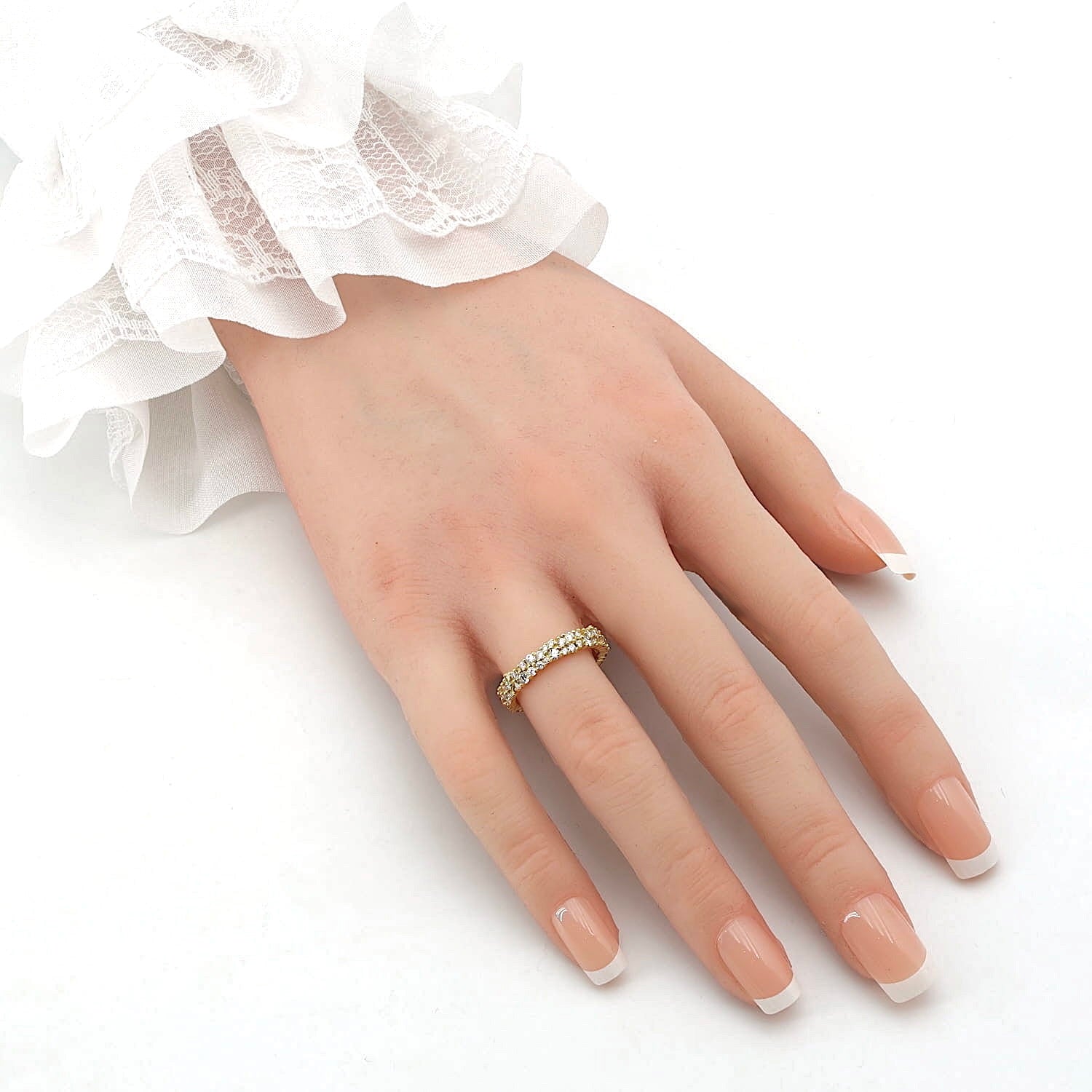 Memoire ring in 750 yellow gold with a total of approx. 1 ct brilliants, on the hand