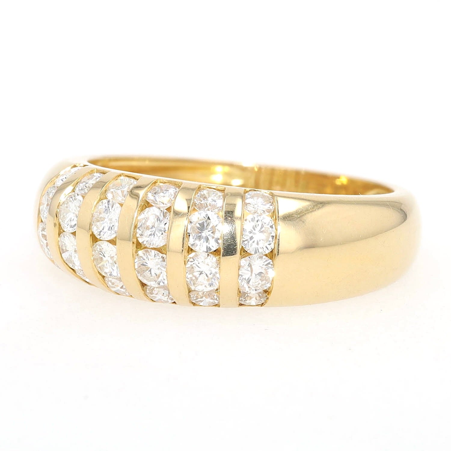 Ring in 750er Gelbgold mit ca. 0,90 ct Brillanten, liegend links gedreht