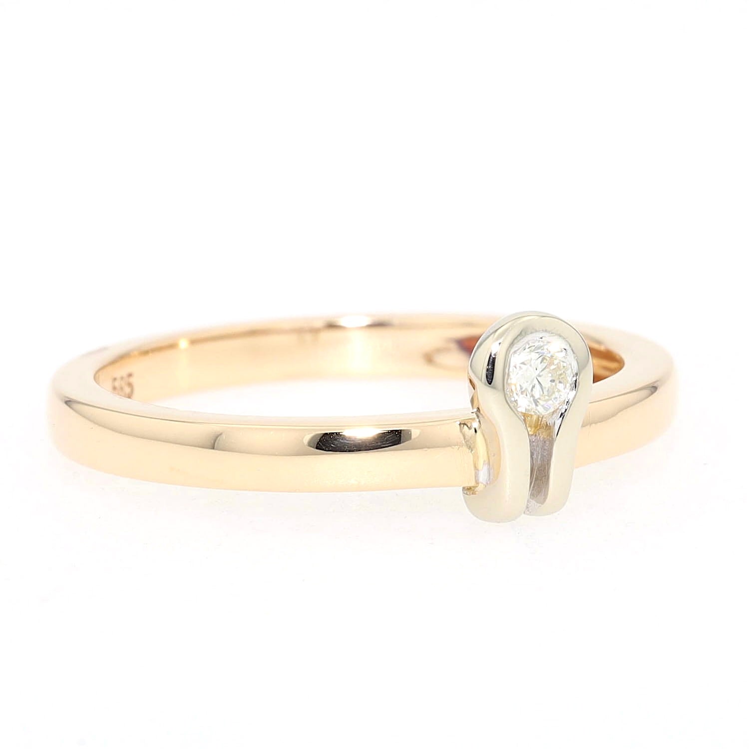 Ring 585er Gelbgold mit einem Brillanten, liegend rechts gedreht