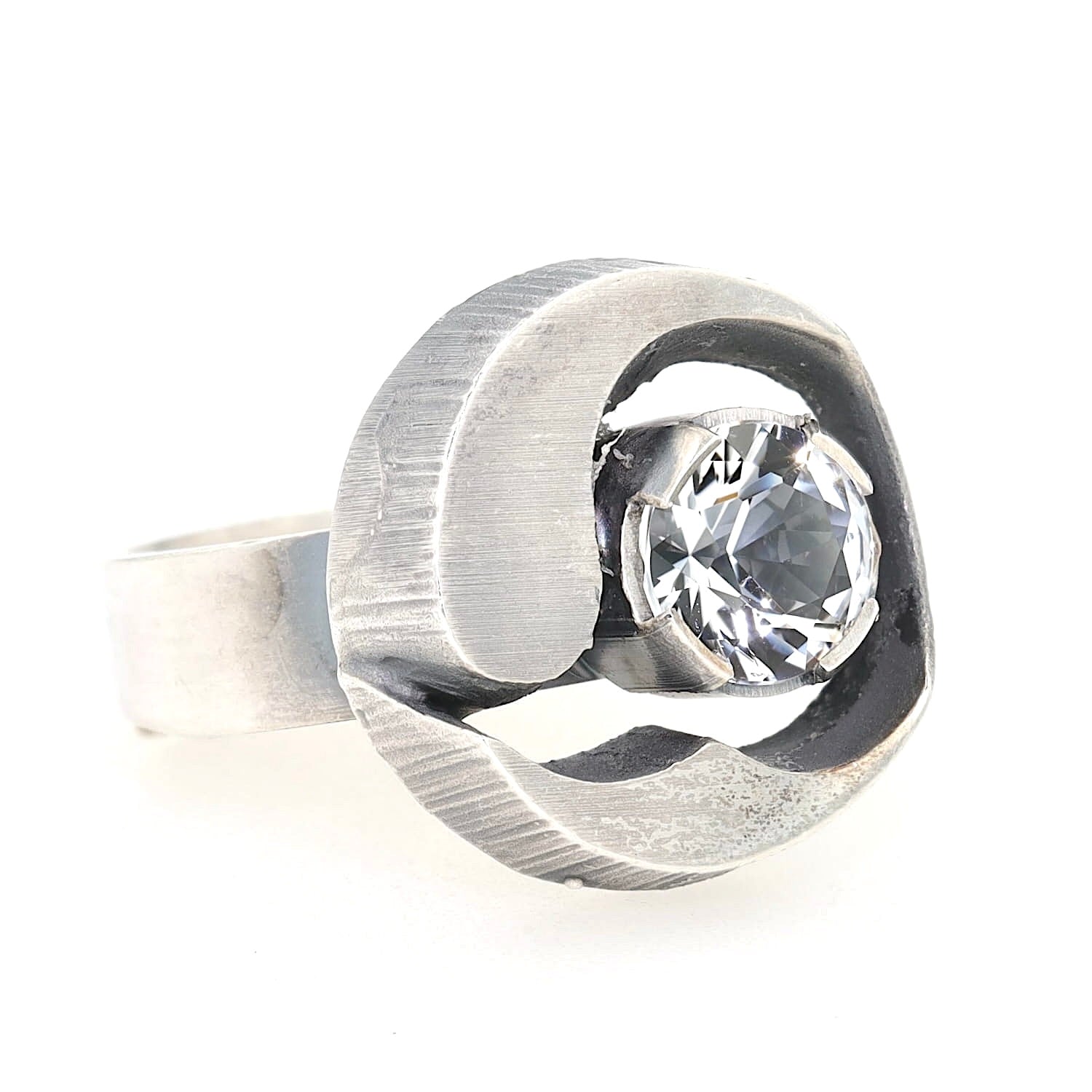 Karl Laine ring in 925 silver with a rock crystal, lying slightly to the right
