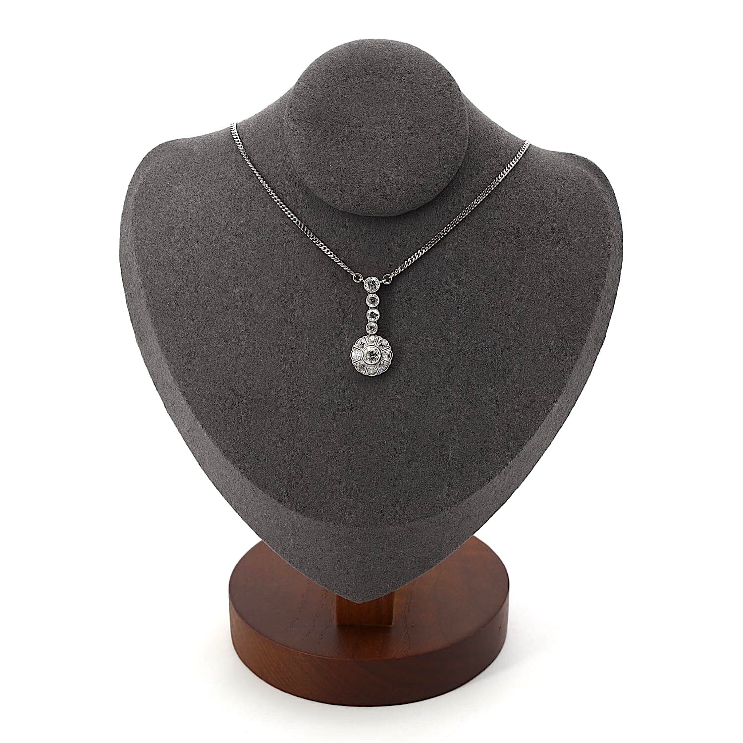 Art Deco und Vintage Collier in 585er Weißgold mit ca.  1,4 ct Diamanten, an der Büste