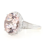 Ring in 585er Weißgold mit einem Morganit und Diamanten, liegend links gedreht
