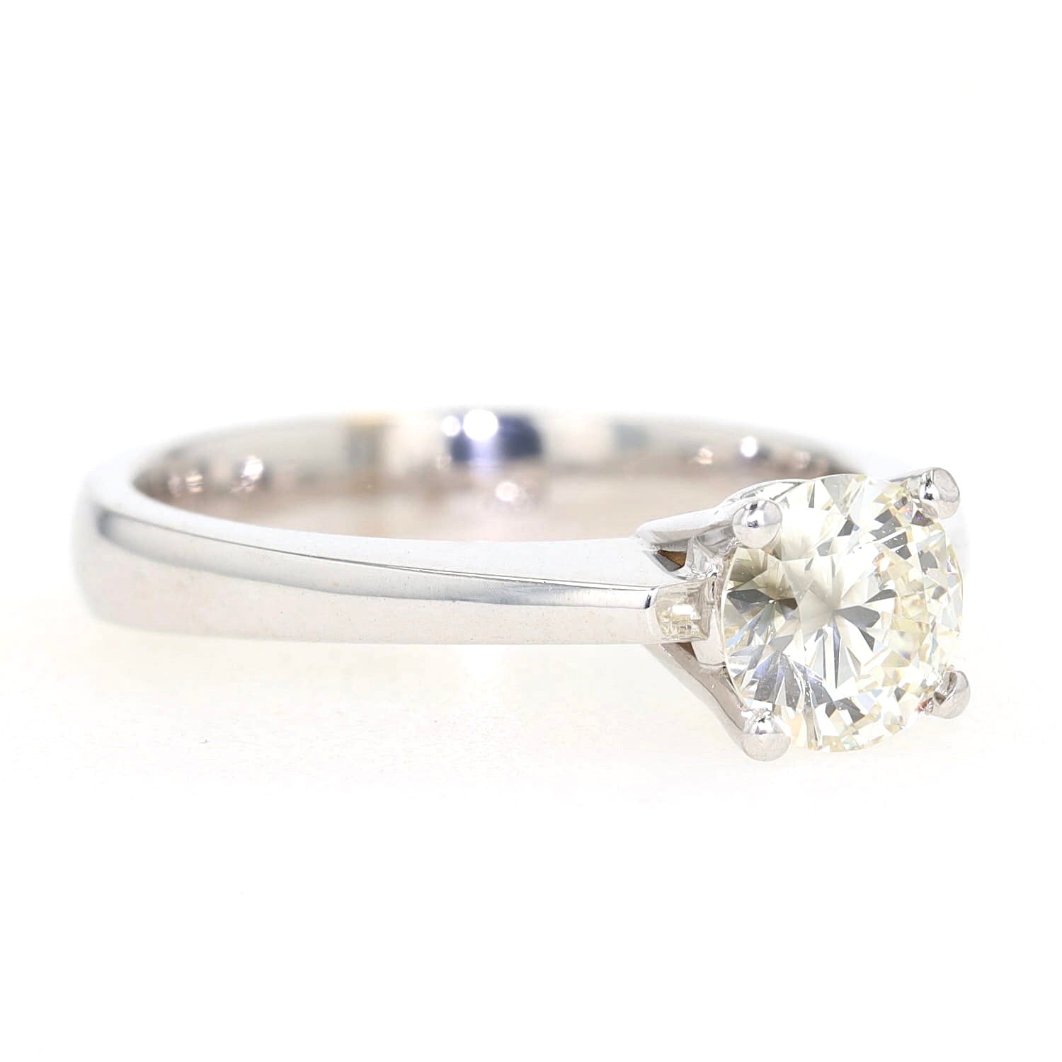 Solitärring in 750er Weißgold mit einem Brillanten ca. 1 ct, liegend rechts gedreht