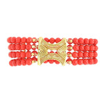 Vierreihiges Vintage Armband aus roten Korallen mit einem Verschluss aus 750er Gelbgold, seitlich liegend frontal