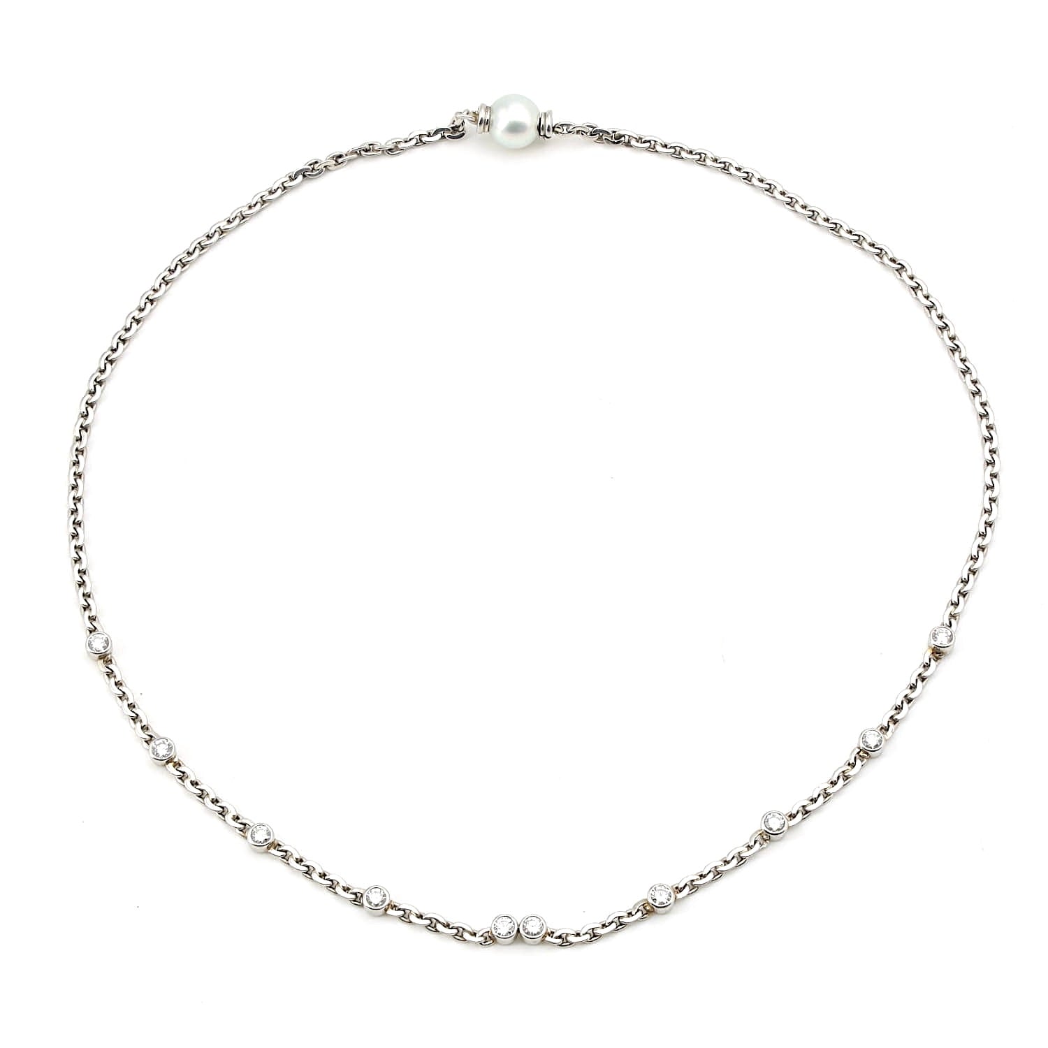 Kette in 950er Platin mit ca. 1 ct Brillanten und einer Zuchtperle, liegend Draufsicht