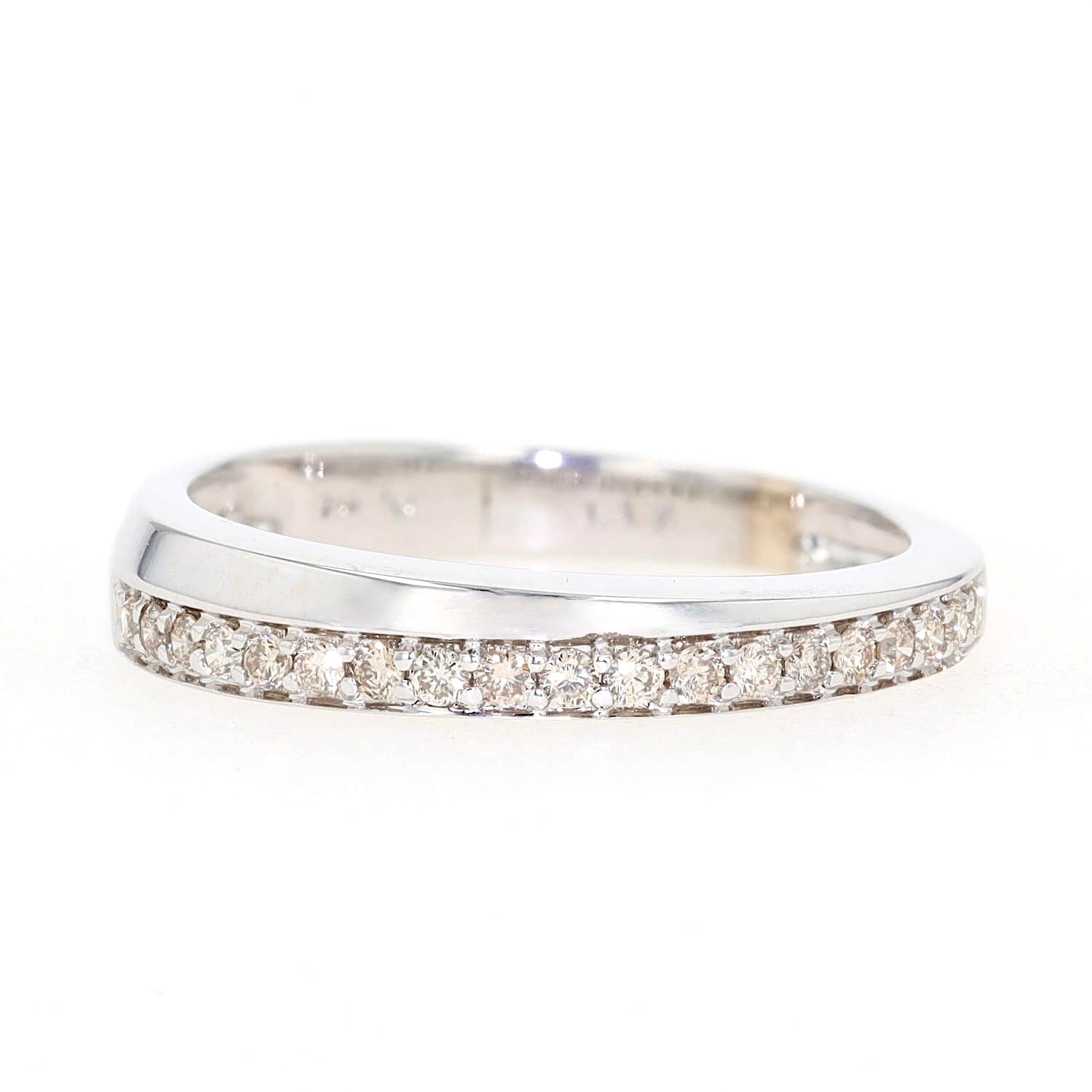 Ring in 750er Weißgold mit Brillanten, liegend frontal