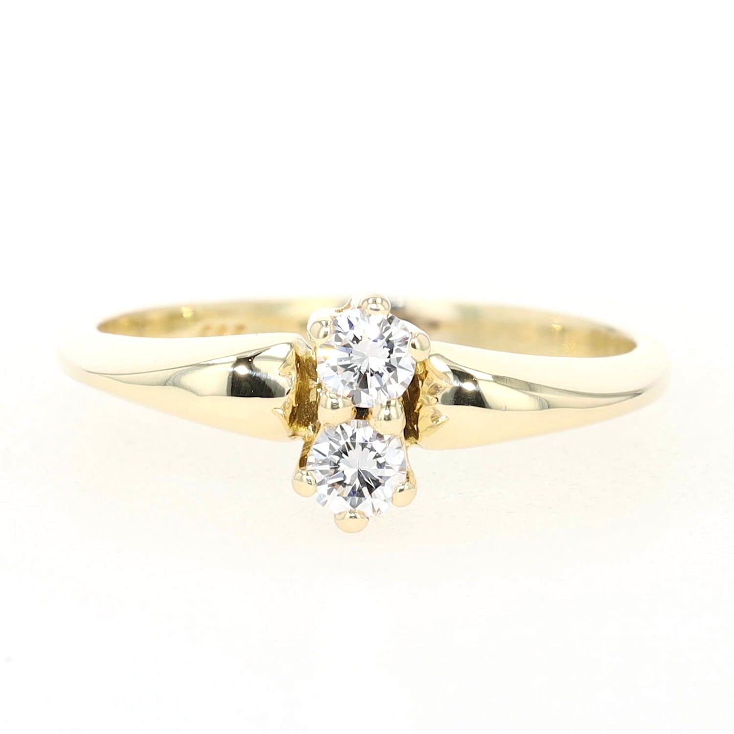Ring in 585er Gelbgold mit zwei Brillanten, liegend frontal