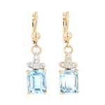 Ohrringe in 585er Gelb- und Weißgold mit blauen Topasen und weißen Cubic Zirkonias , hängend frontal