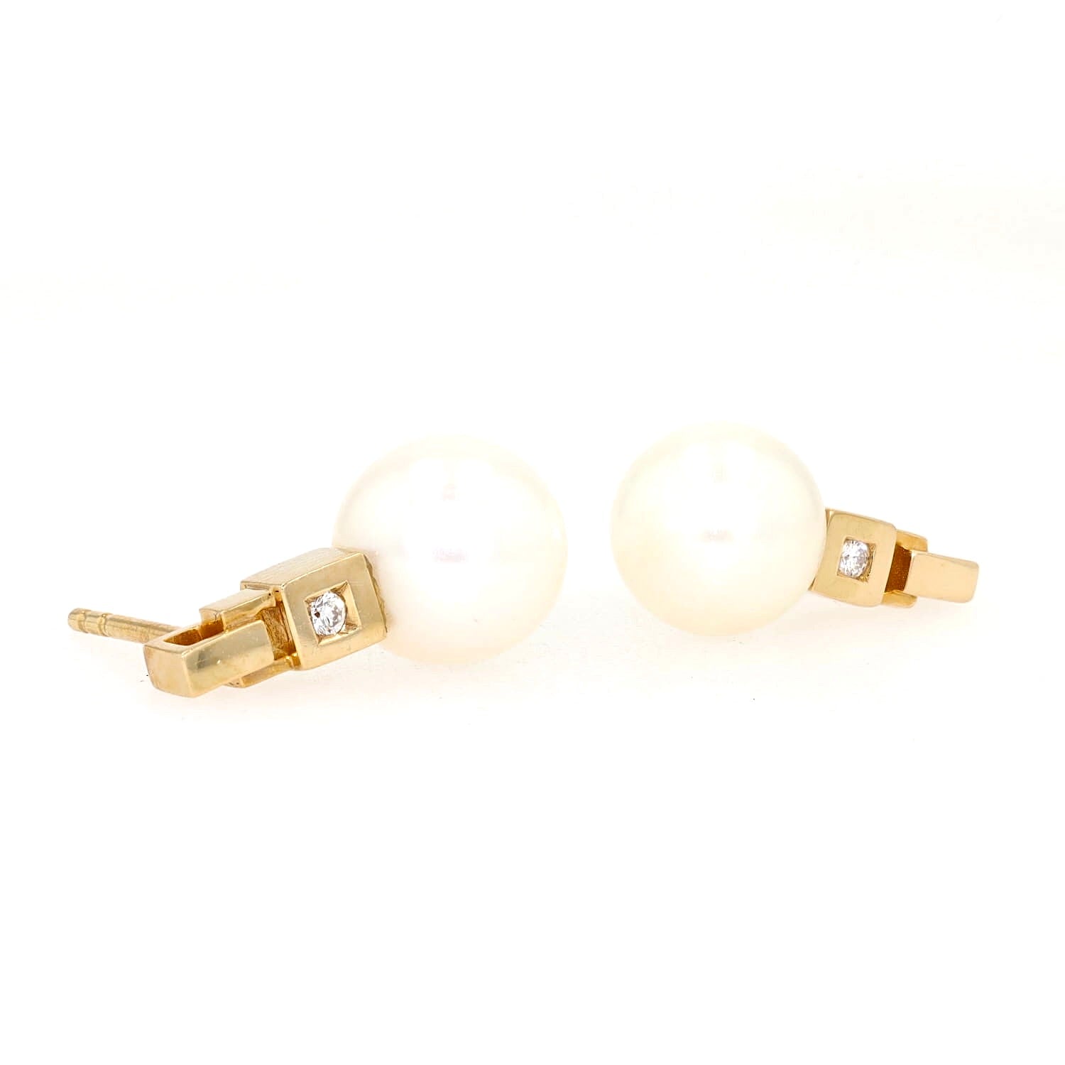 Jette Joop Ohrstecker in 585er Gelbgold mit je einer Zuchtperle und einem Brillant, liegend rechts gedreht