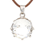 Anhänger in 835er Silber mit einem großen Bergkristall, hängend frontal