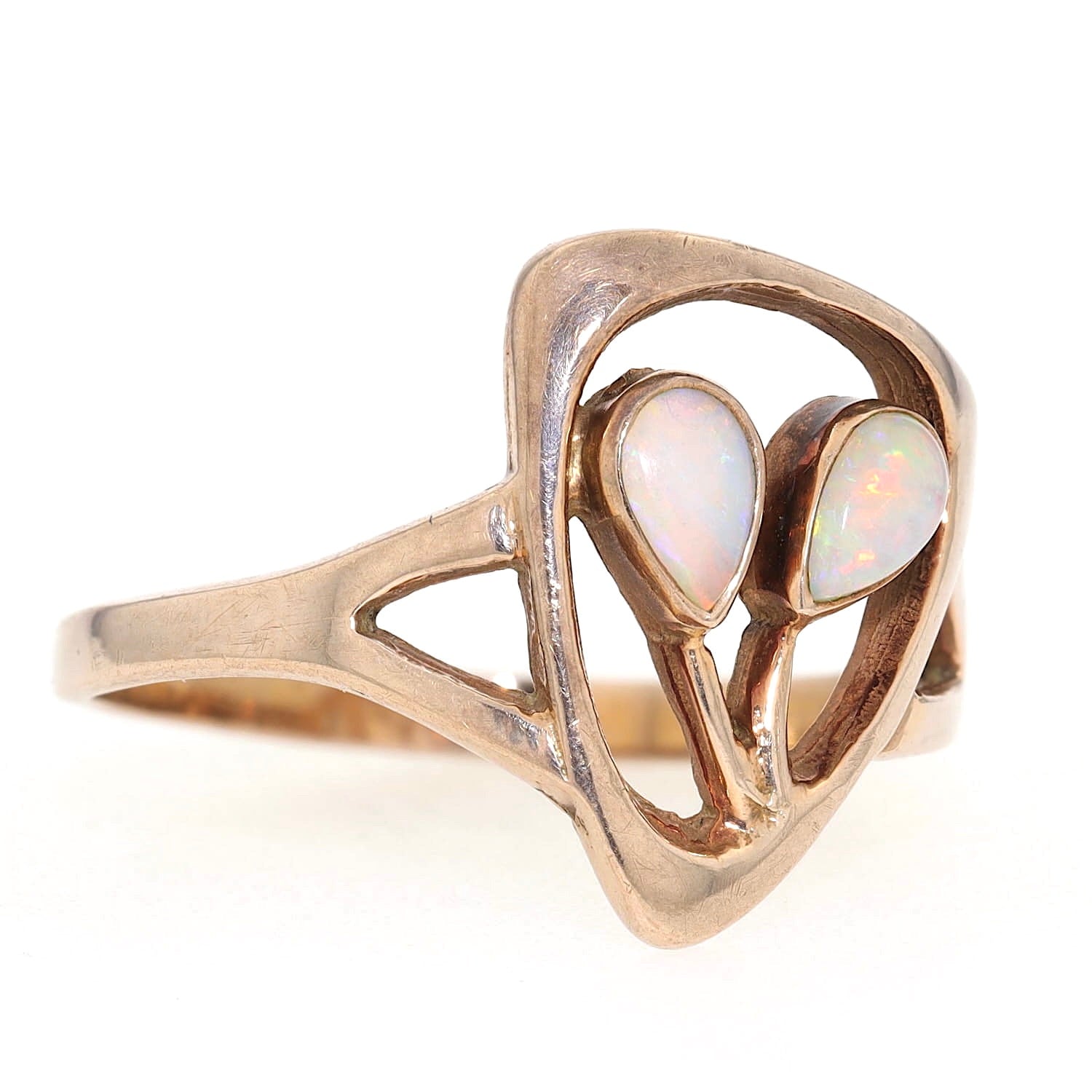 Jugendstil Ring in 333er Rotgold mi zwei Opalen, liegend rechts gedreht