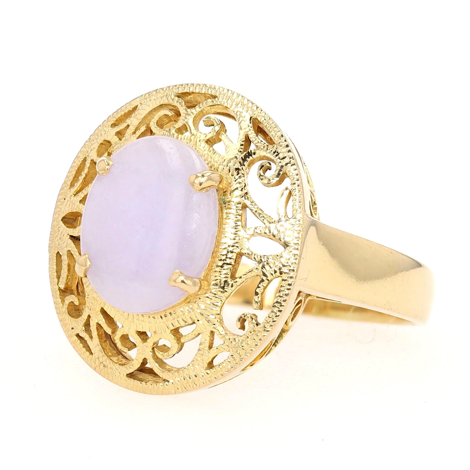 Ring in 750er Gelbgold mit einem lavendelfarbener Jadeit,, liegend links gedreht