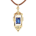 Antiker Anhänger in 585er Gelbgold mit einem blauen Glasstein, hängend frontal