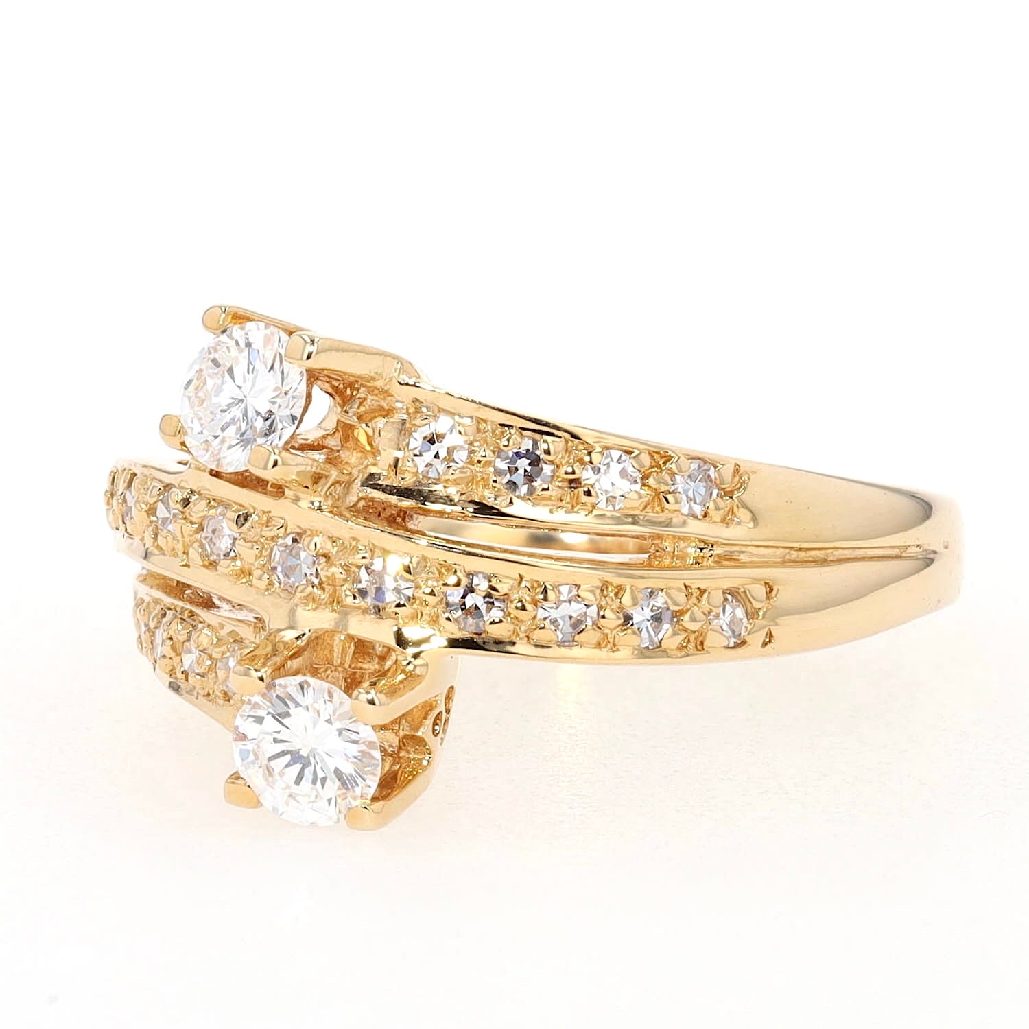 Ring in 585er Gelbgold mit Brillanten und Diamanten, gesamt ca. 0,50 ct, liegend links gedreht
