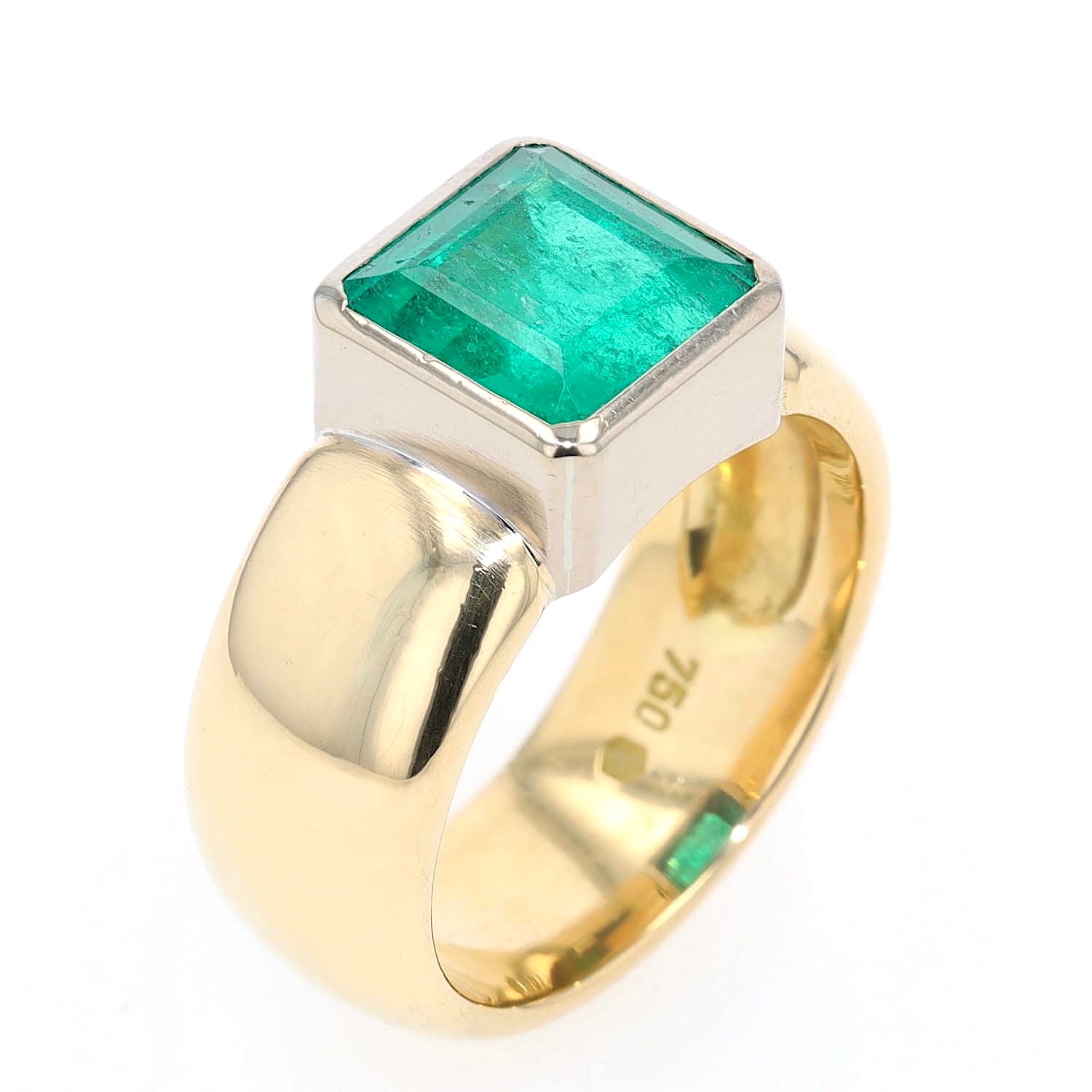 Ring in 750er Gelb-Weißgold mit einem Smaragd, ca. 2,5 ct, stehend