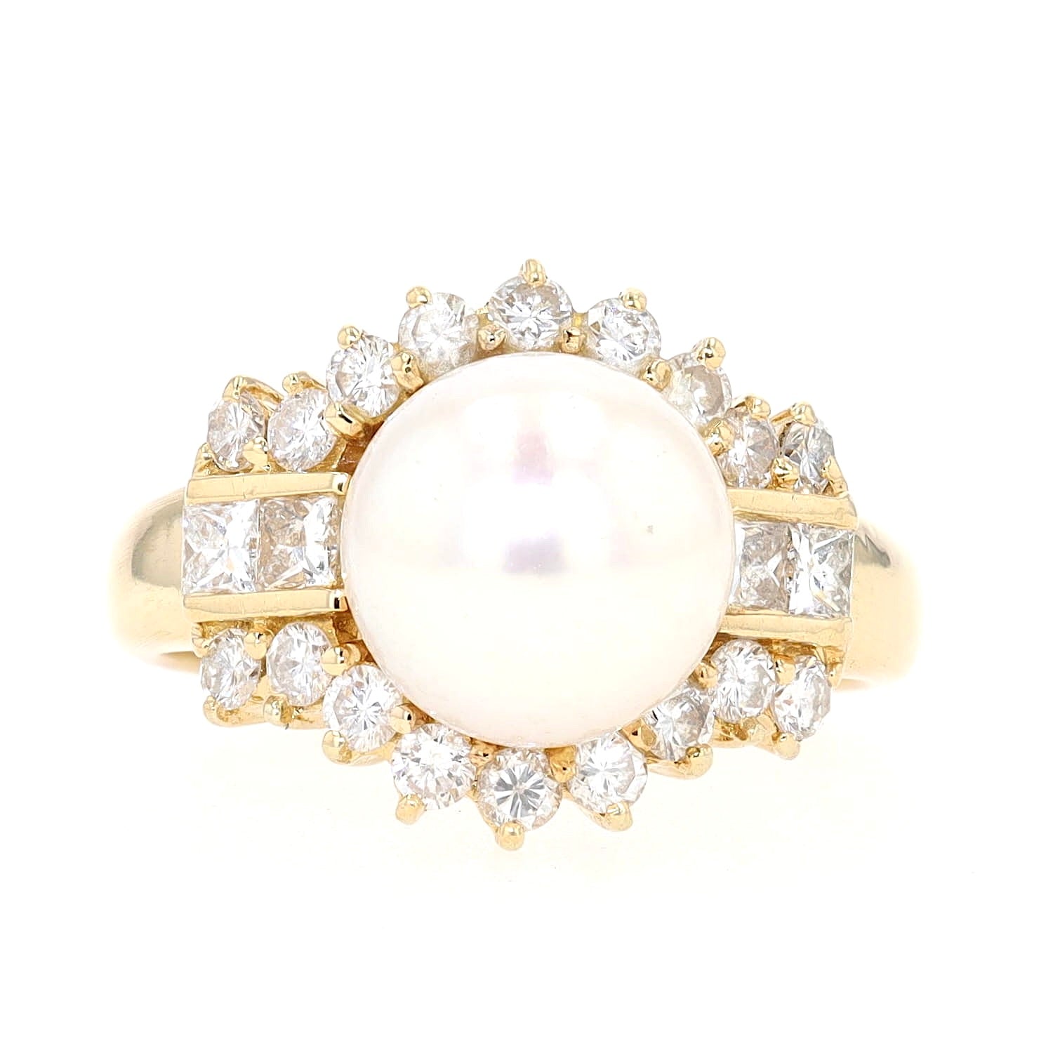 Ring in 750 yellow gold with a cultured pearl and diamonds, lying frontally