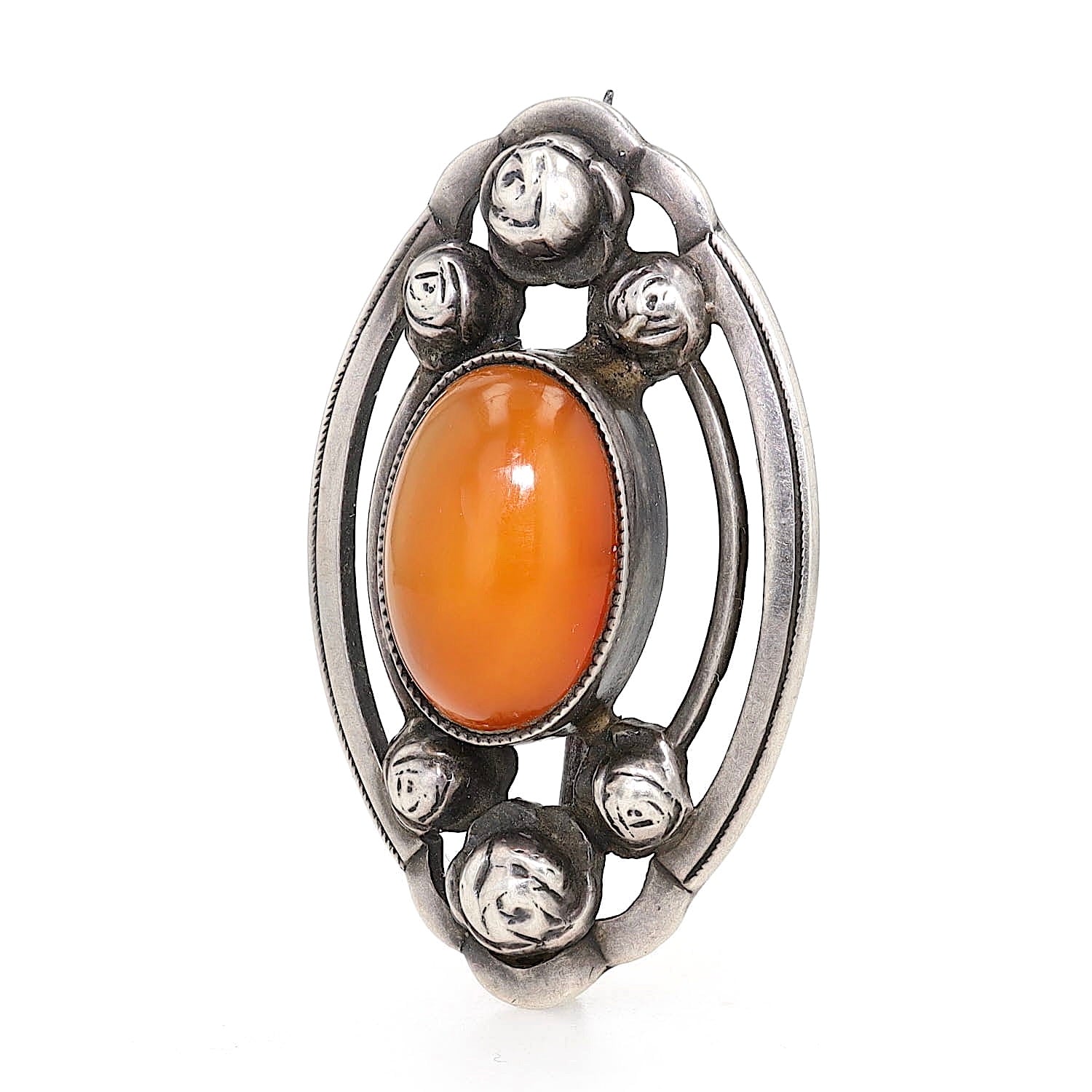 Jugendstil Brosche in 800er Silber mit einem Butterscotch Bernstein, stehend inks gedreht