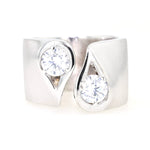 Ring in 950er Silber mit zwei weißen Cubic Zirkonias, liegend frontal