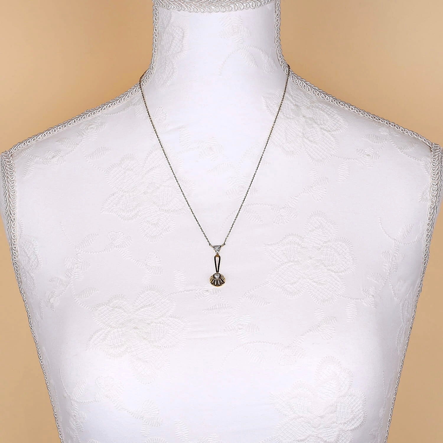 Vintage-Collier in 585er Gelbgold mit Brillanten, an einer weißen Büste 