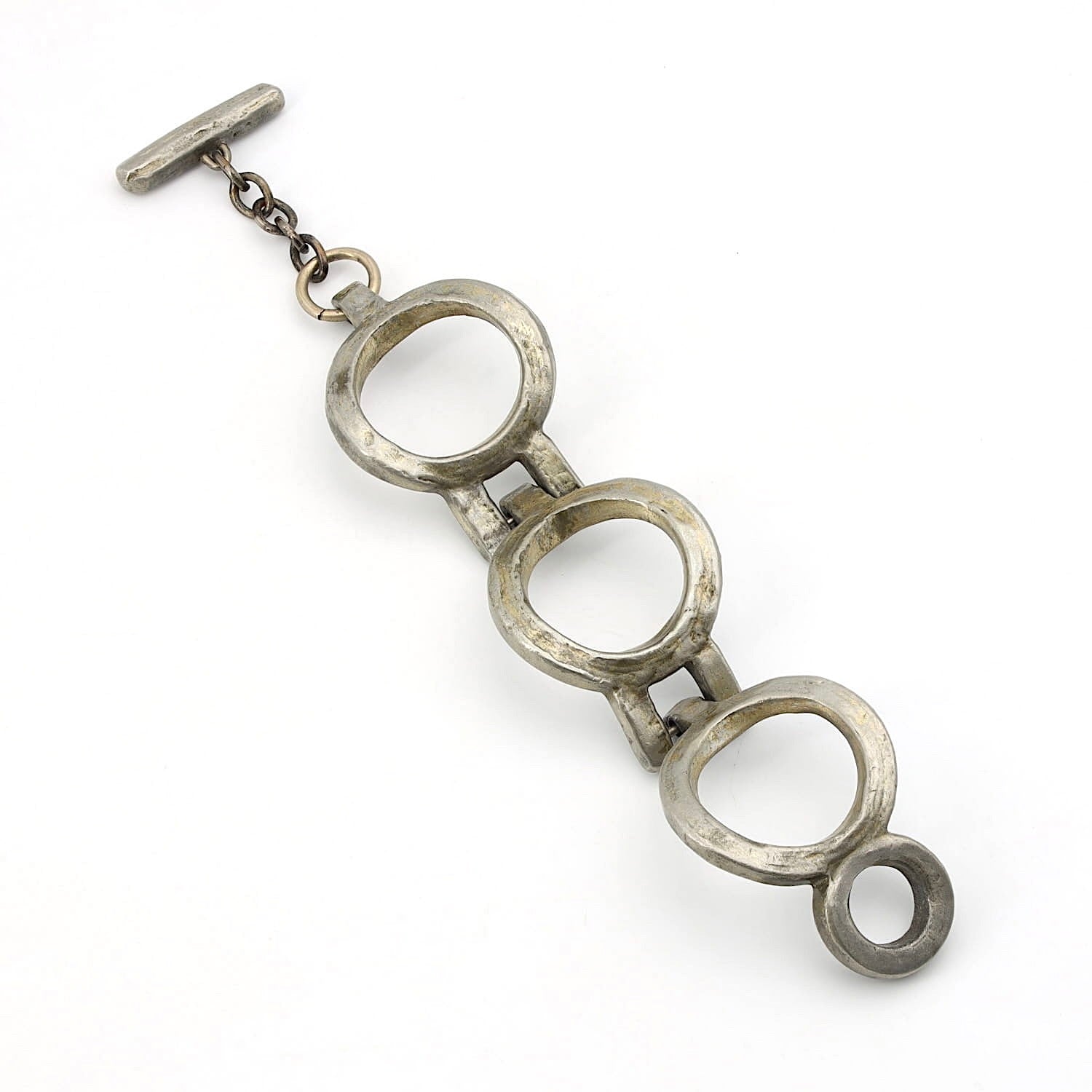 Armband von Anders Andersen in Zinn gearbeitet, liegend längs Draufsicht