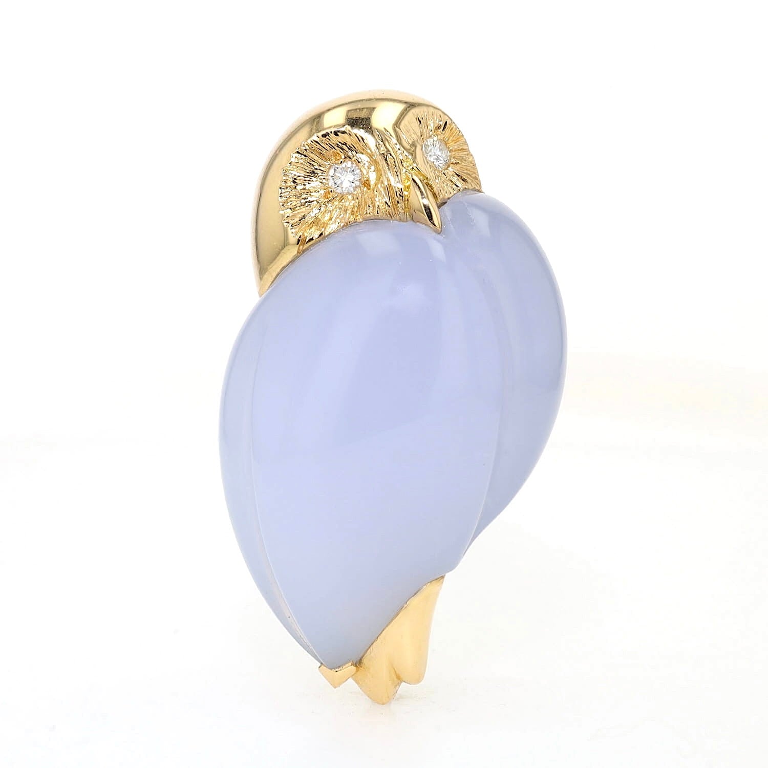 Lüth Bijoux Brosche als Eule in 750er Gelbgold mit einer Chalcedon-Gravur und Brillanten, stehend leicht links gedreht