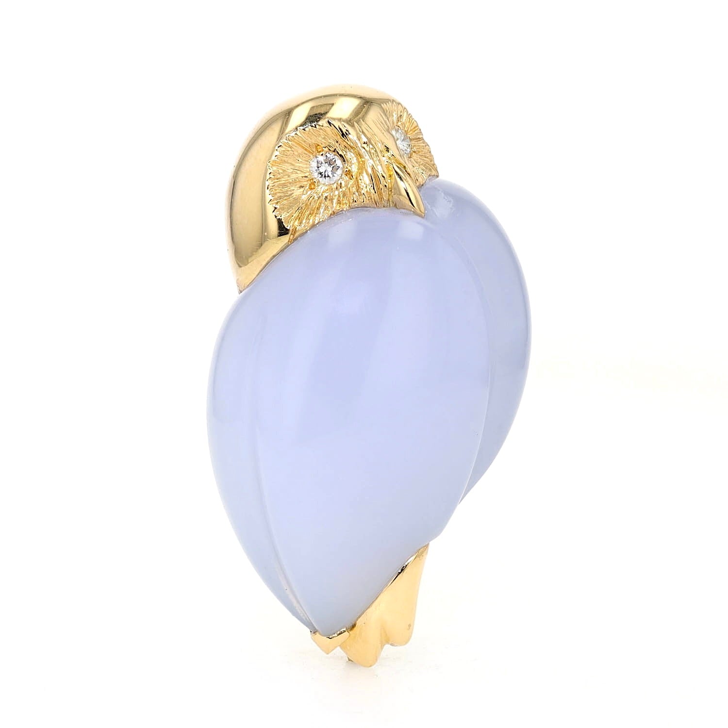 Lüth Bijoux Brosche als Eule in 750er Gelbgold mit einer Chalcedon-Gravur und Brillanten, stehend leicht rechts gedreht