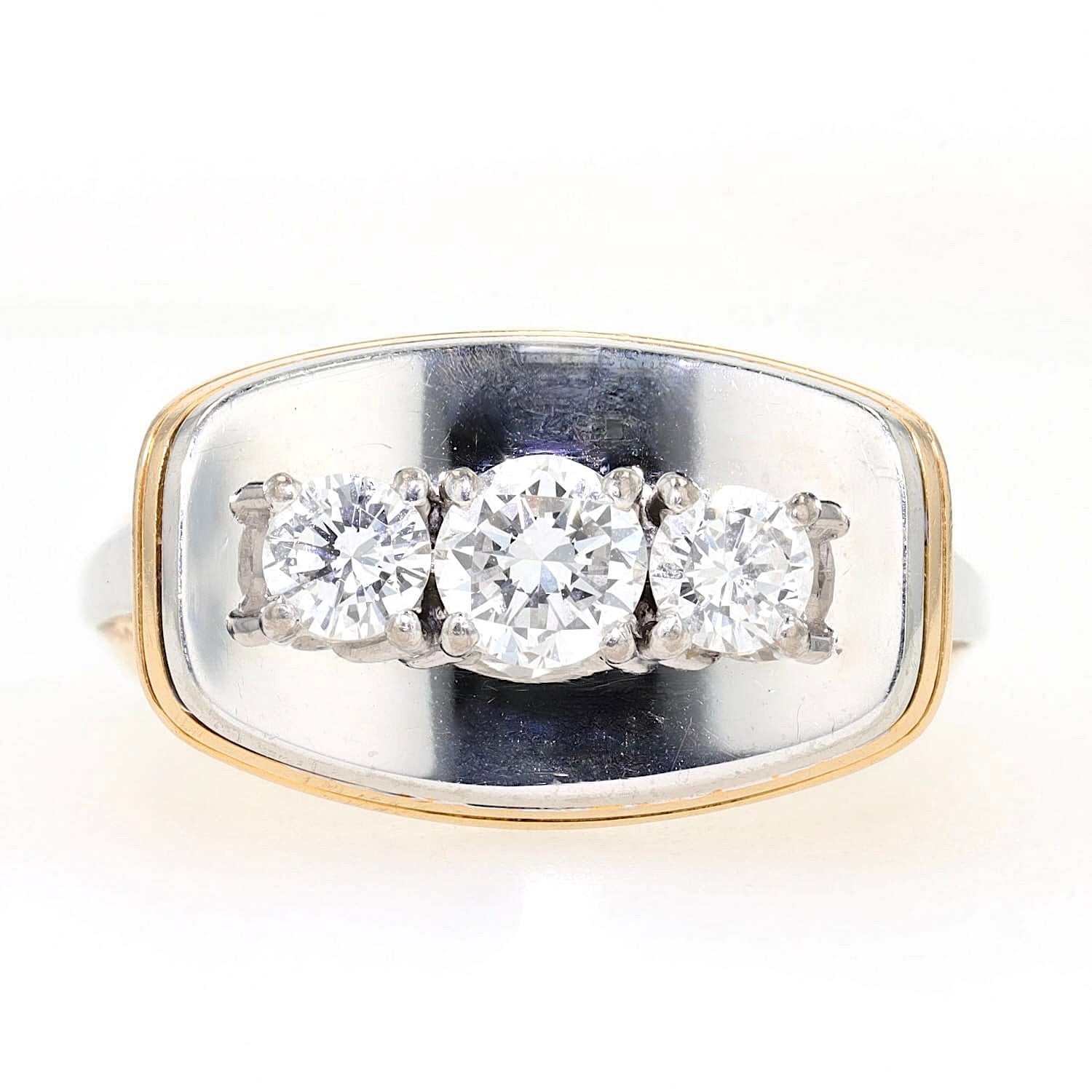 Ring in 750er Gelb- und Weißgold mit Brillanten, gesamt ca. 0,77 ct, liegend frontal
