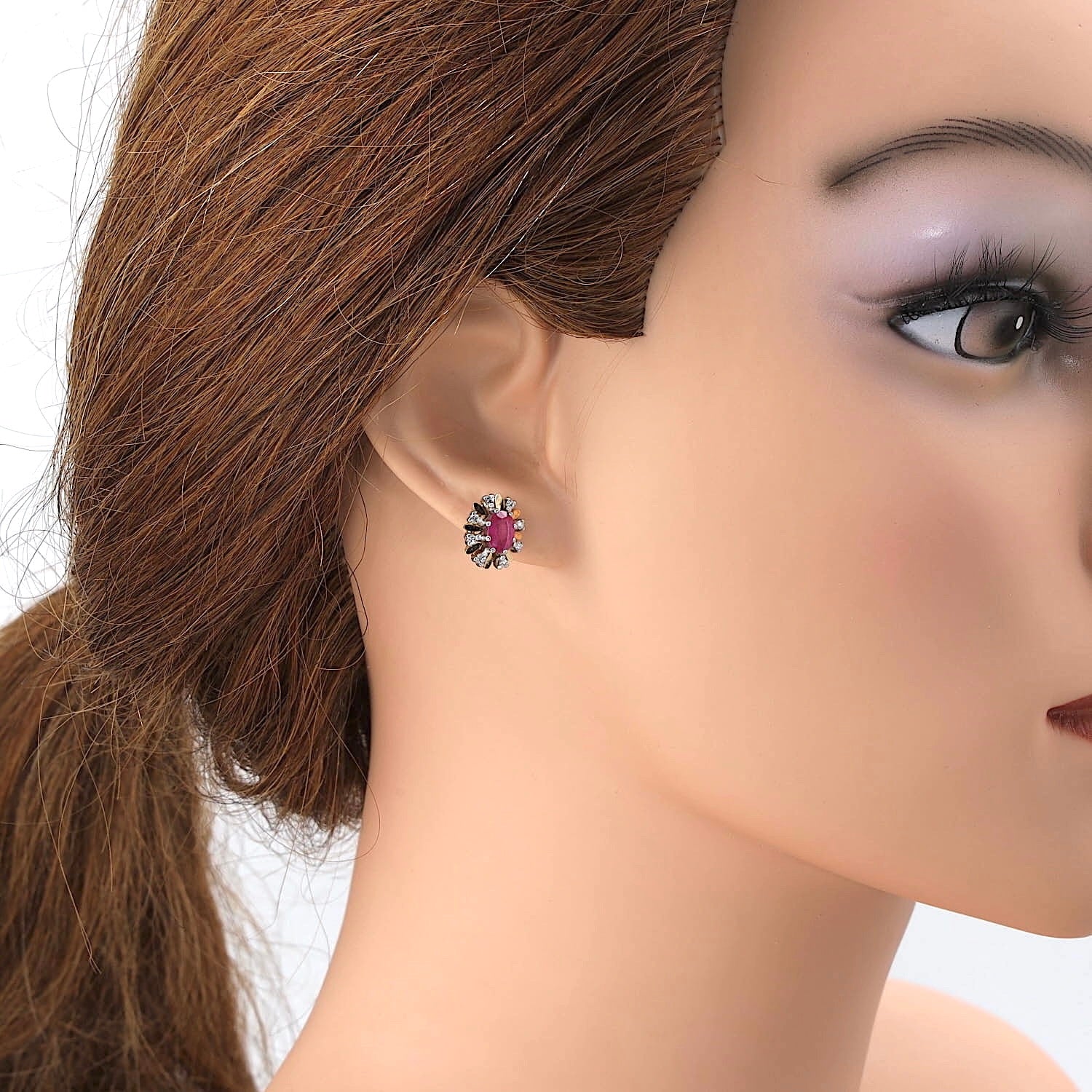 Stud earrings in 585 yellow and white gold with one each ruby and Brilliants, on a doll's ear