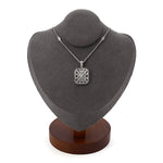 Collier in 925er Silber mit Diamanten, an einer dunklen Büste