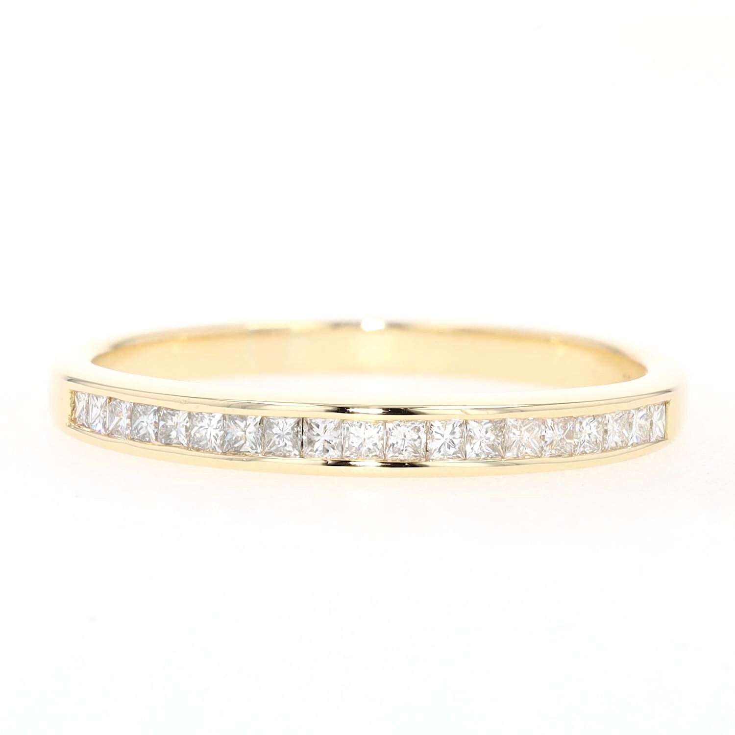 Ring in 750er Gelbgold mit Diamanten, liegend frontal