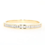 Ring in 750er Gelbgold mit Diamanten, liegend frontal