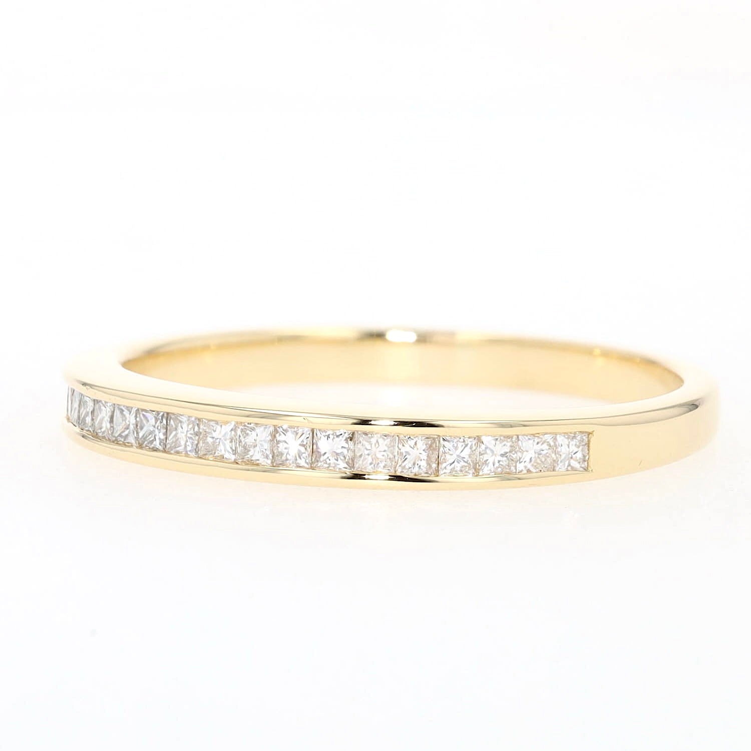 Ring in 750er Gelbgold mit Diamanten, liegend links gedreht
