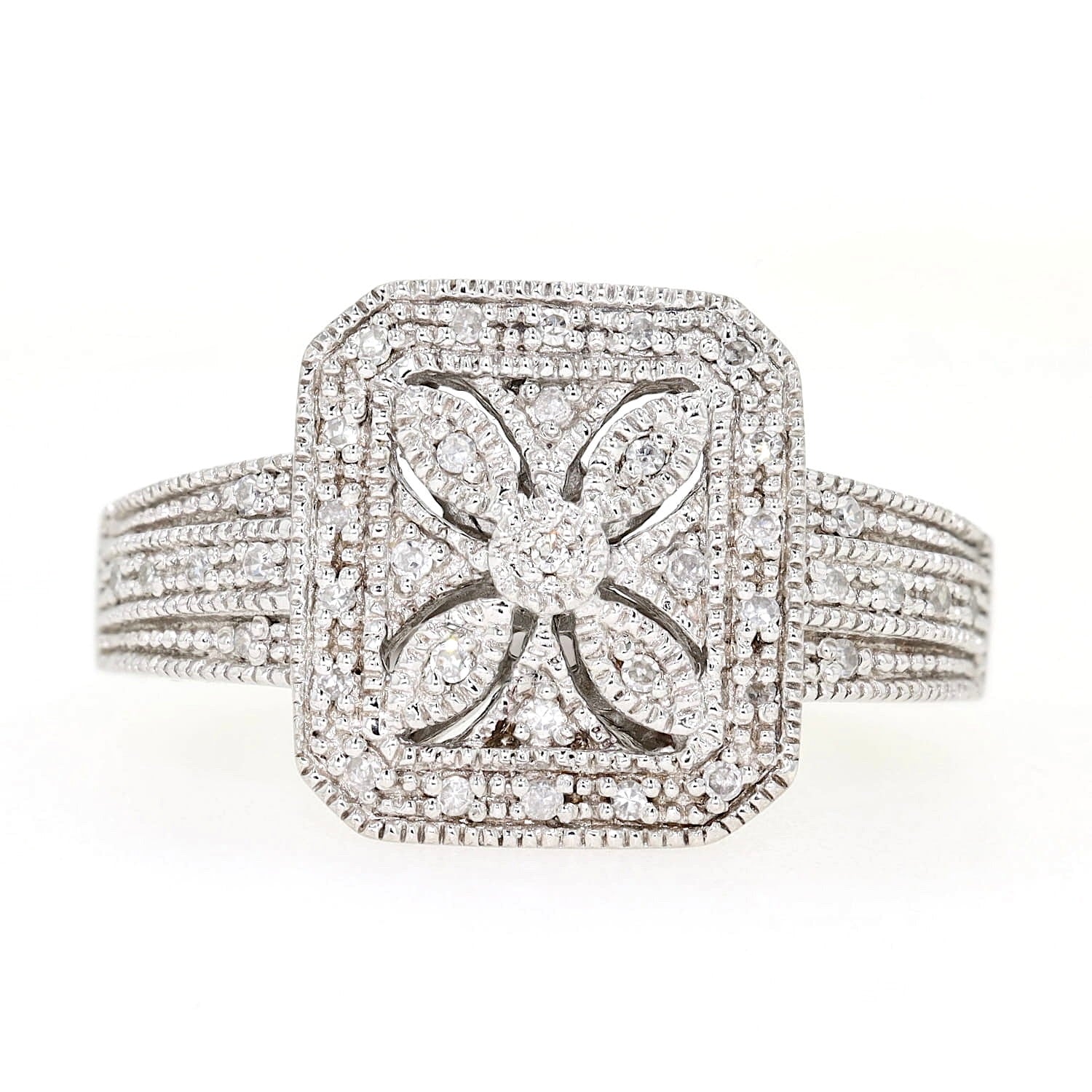 Ring in 925er Silber mit Diamanten, liegend frontal