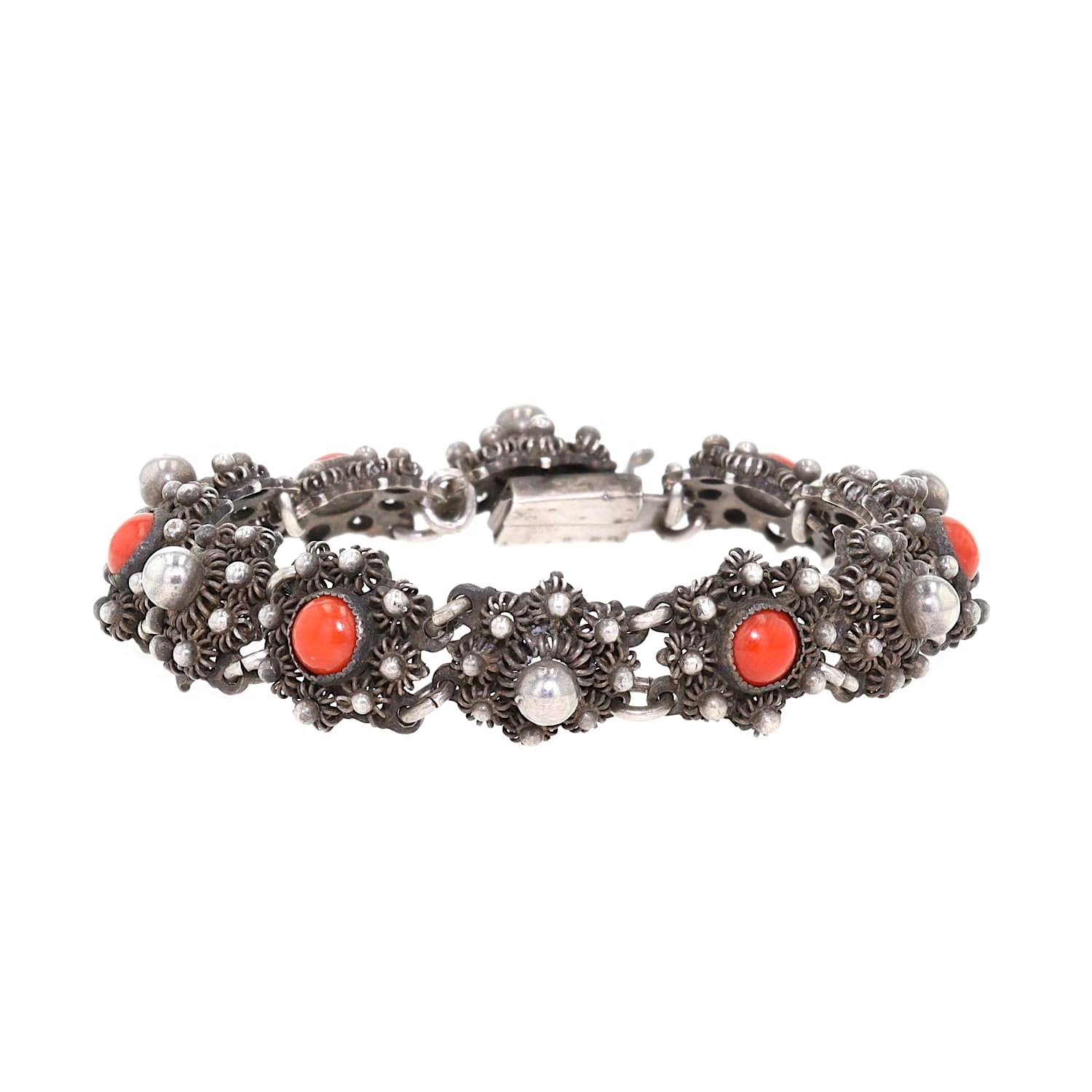 Vintage Trachtenschmuck-Armband in 800er Silber mit Korallen, liegend frontal leicht gedreht