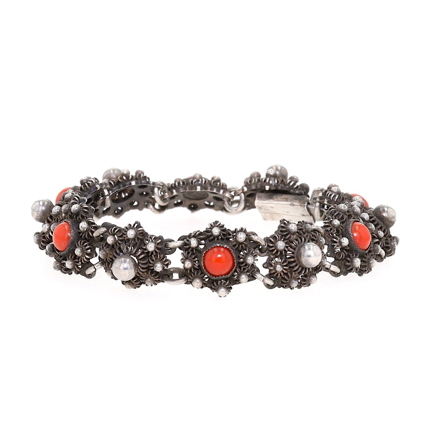 Vintage Trachtenschmuck-Armband in 800er Silber mit Korallen, liegend frontal