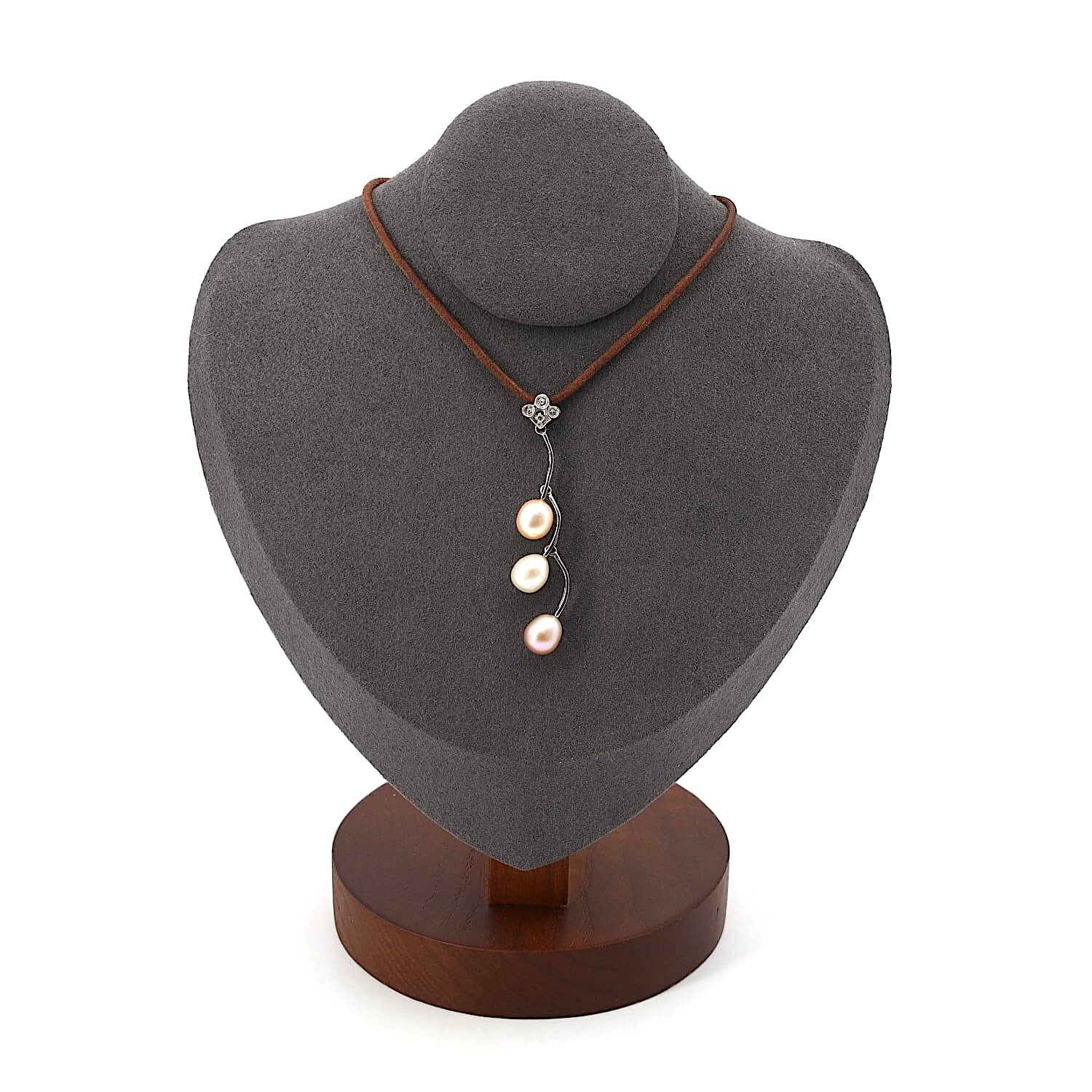 Pendant in 925 silver with 3 cultured pearls and a cubic zirconia, on a dark small bust