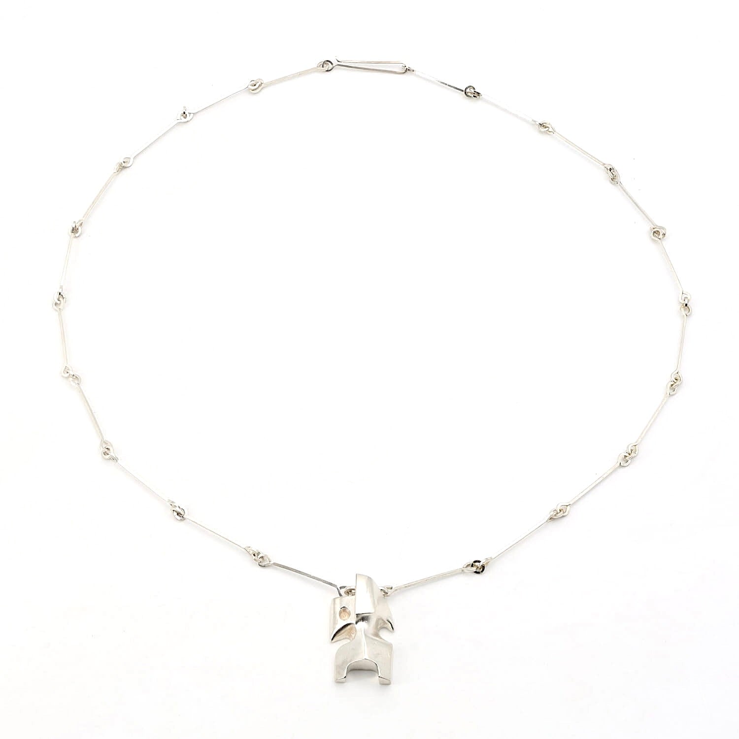 Lapponia Collier Modell Zombie in 925er Silber, liegend geschlossen Draufsicht