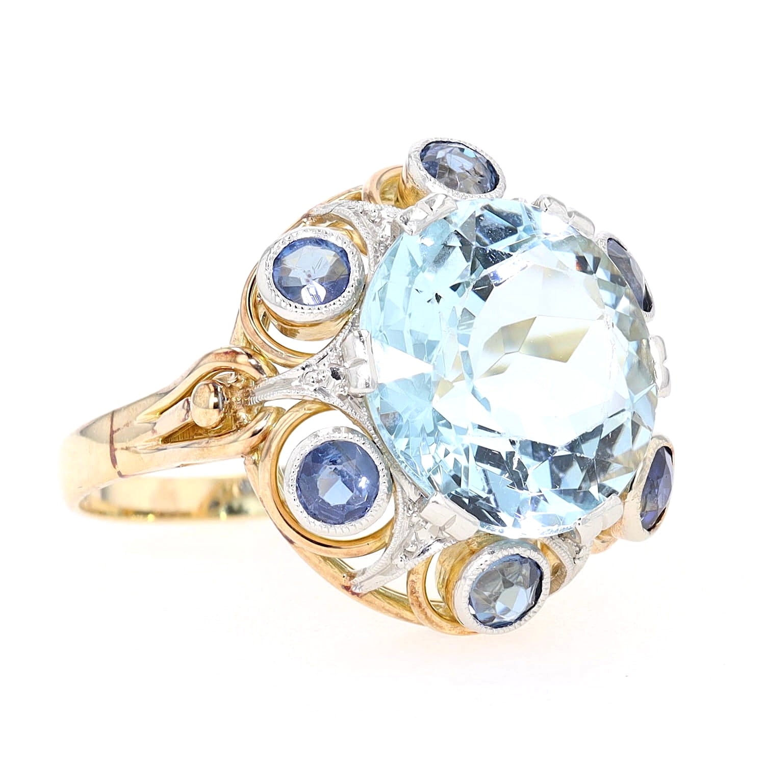 Vintage Ring in 585er Gelbgold, Platin, einem Aquamarin und blauen Saphiren, liegend rechts gedreht