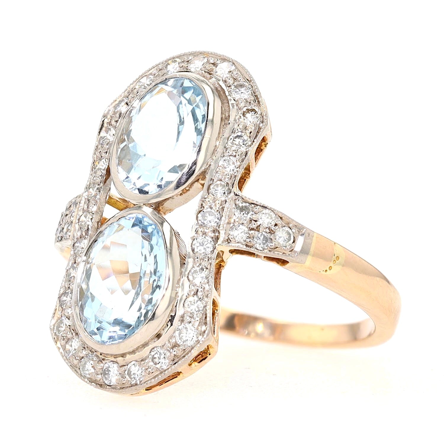 Art Déco Ring in 750er Gold mit zwei Aquamarinen und Brillanten, aufrecht liegend links gedreht