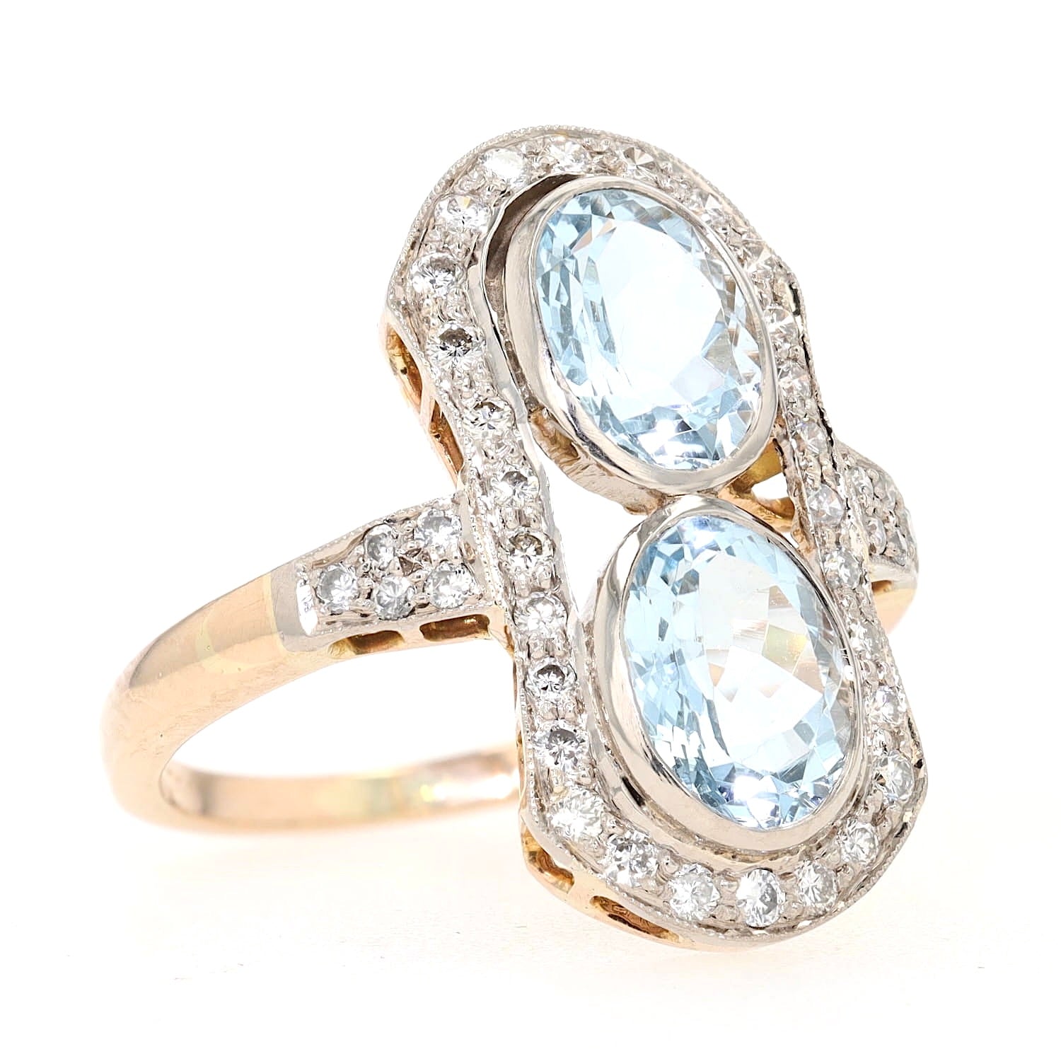 Art Déco Ring in 750er Gold mit zwei Aquamarinen und Brillanten, aufrecht liegend recht gedreht
