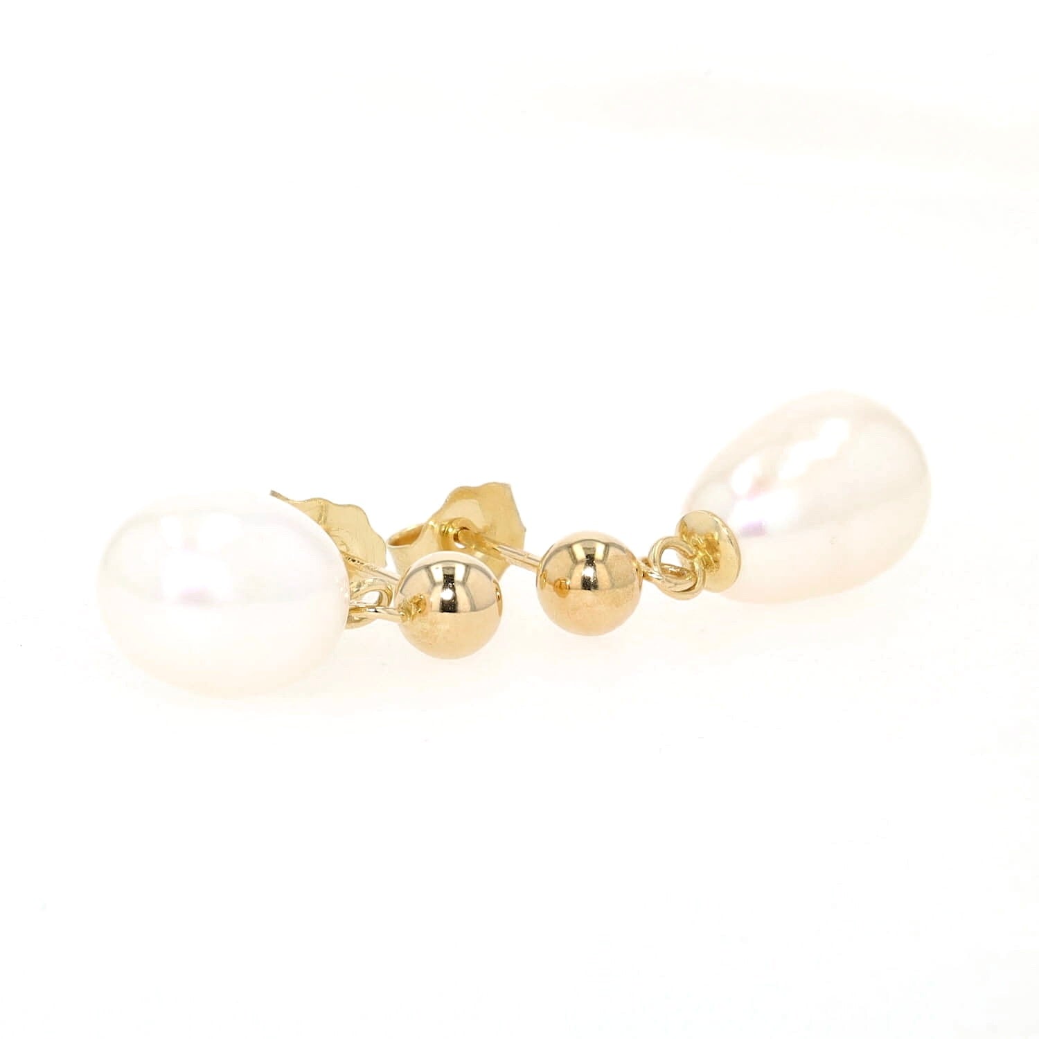Ohrringe in 750er Gelbgold mit je einer Zuchtperle liegend frontal leicht rechts gedreht