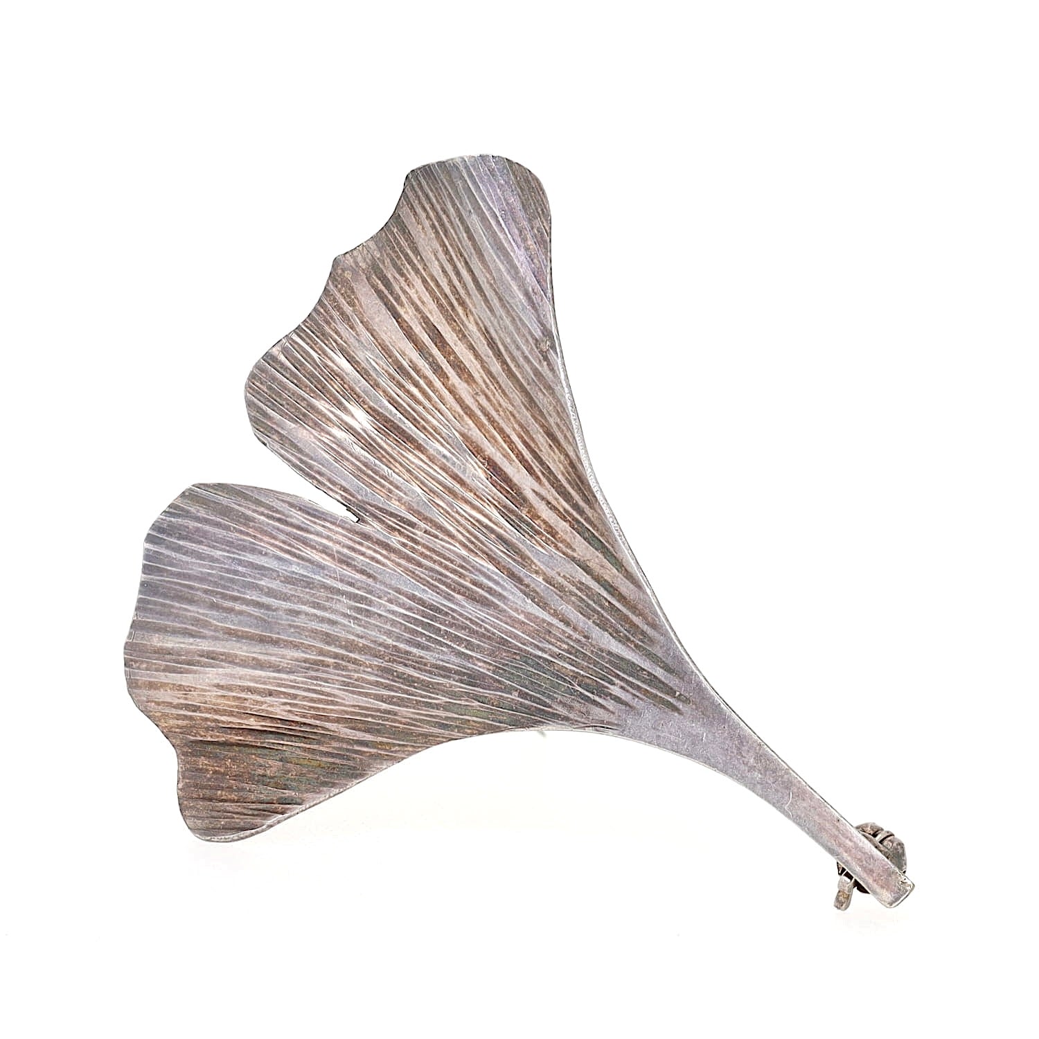 brooch Handcrafted in Weimar in the shape of a ginkgo leaf made of 835 silver, turned ink