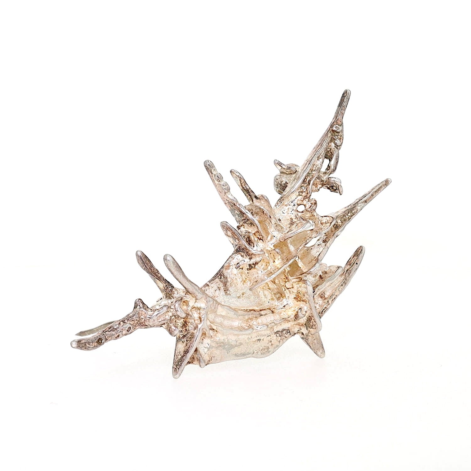 Frank Regine Juhls brooch “Tundra” made of 925 silver, turned upright to the right