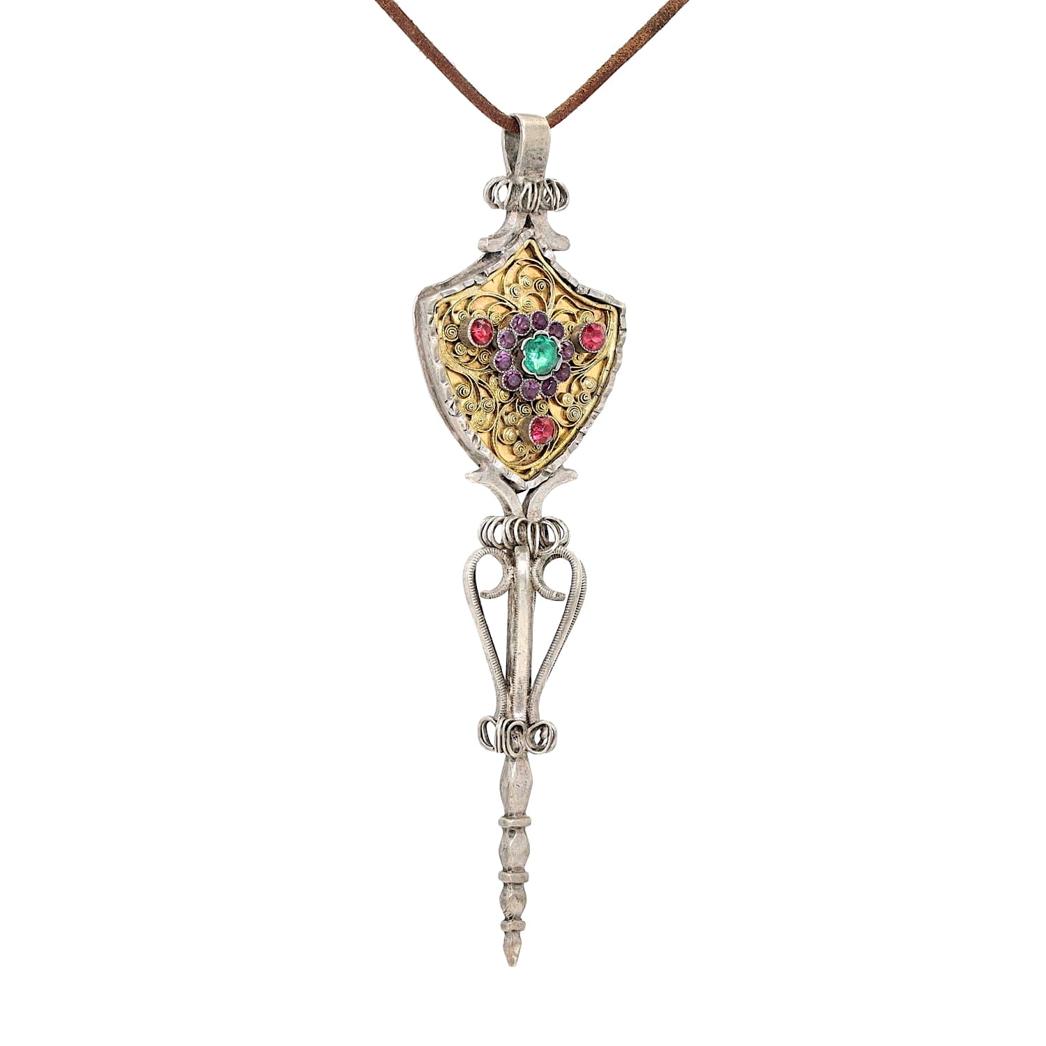 Antiker Miederstecker aus Silber mit Vergoldung  und bunten Glassteinen, hängend frontal von vorne leicht links gedreht