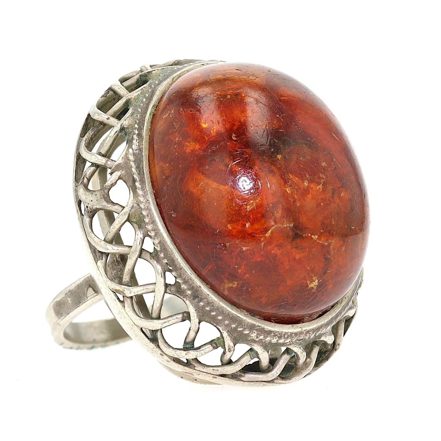 Statement ring silver plated with a large amber, turned lying on the right