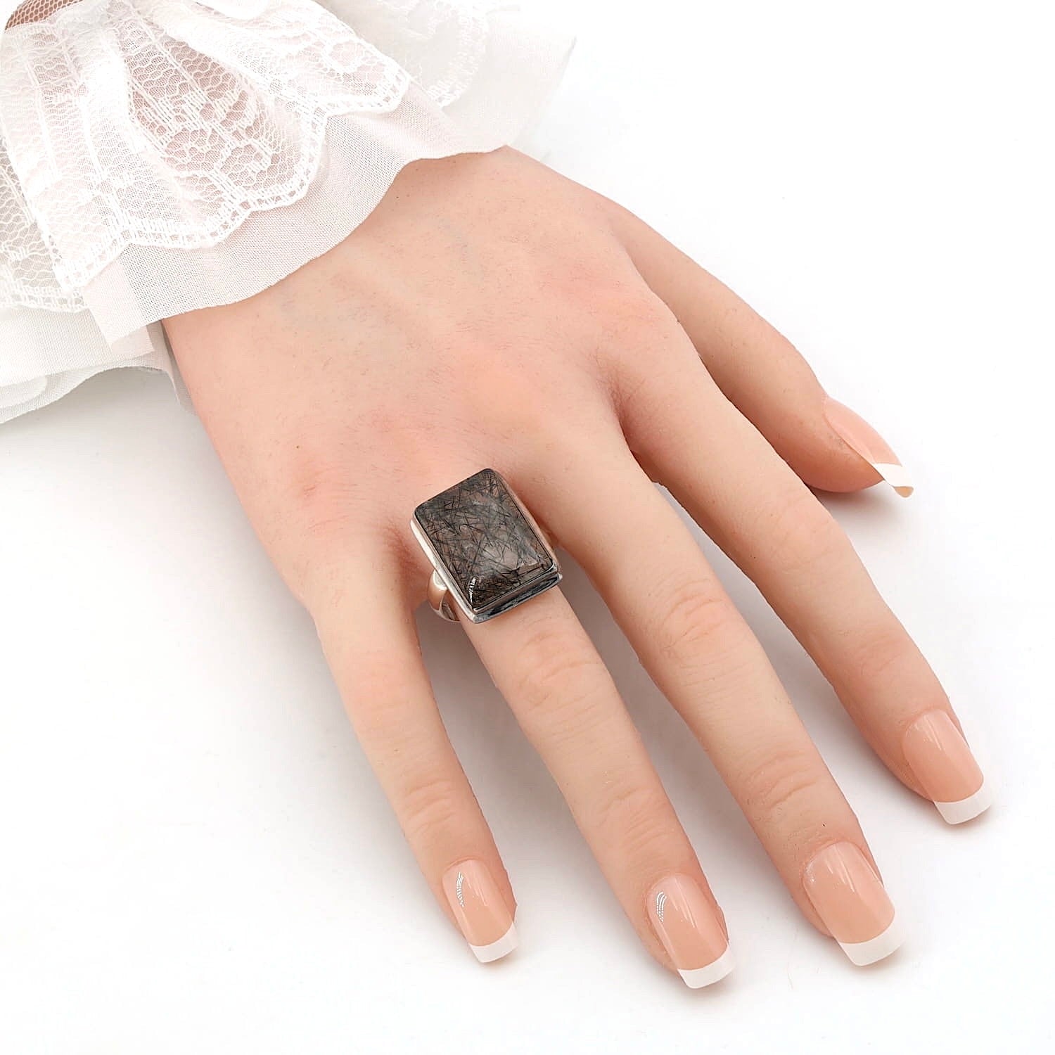 Ring in 925 silver with a rock crystal with tourmaline needles, on an artificial hand