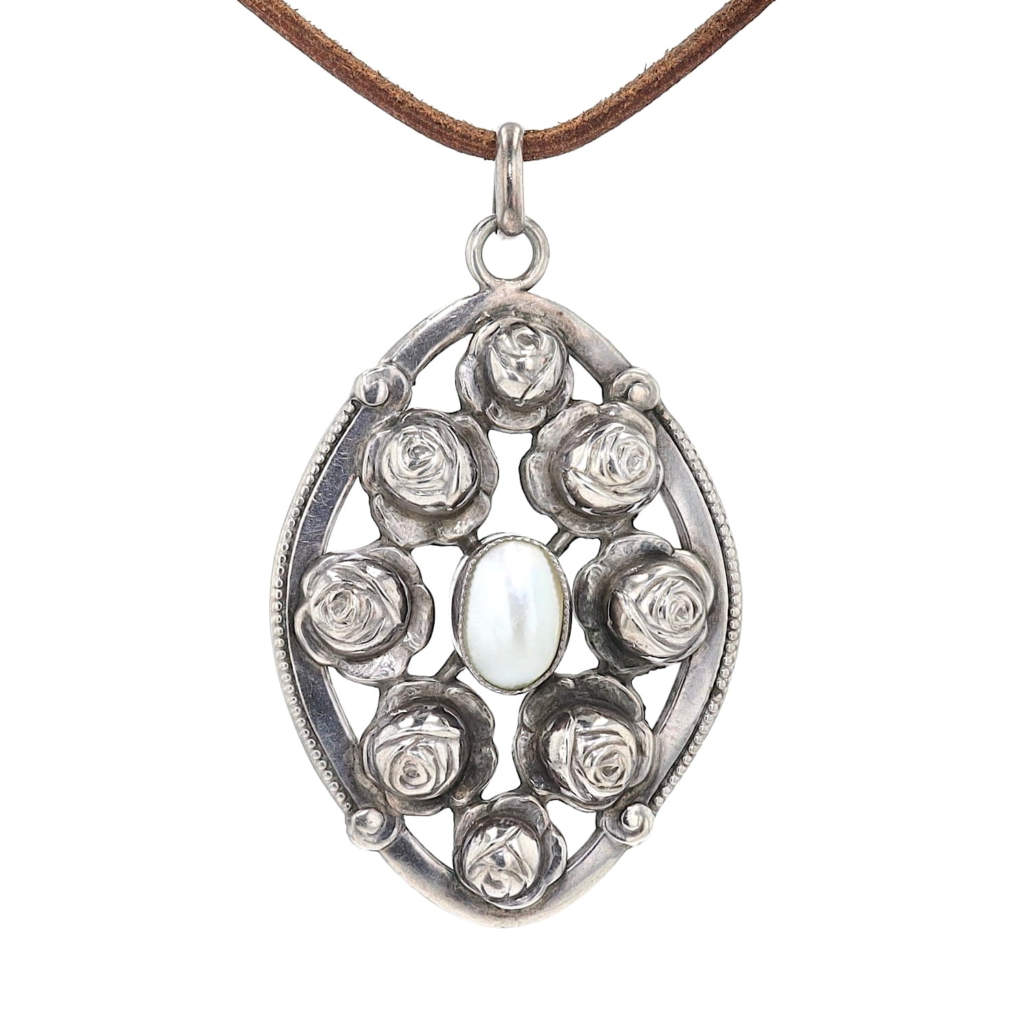 Jugendstil Anhänger in 835er Silber mit einer Zuchtperle, hängend frontal